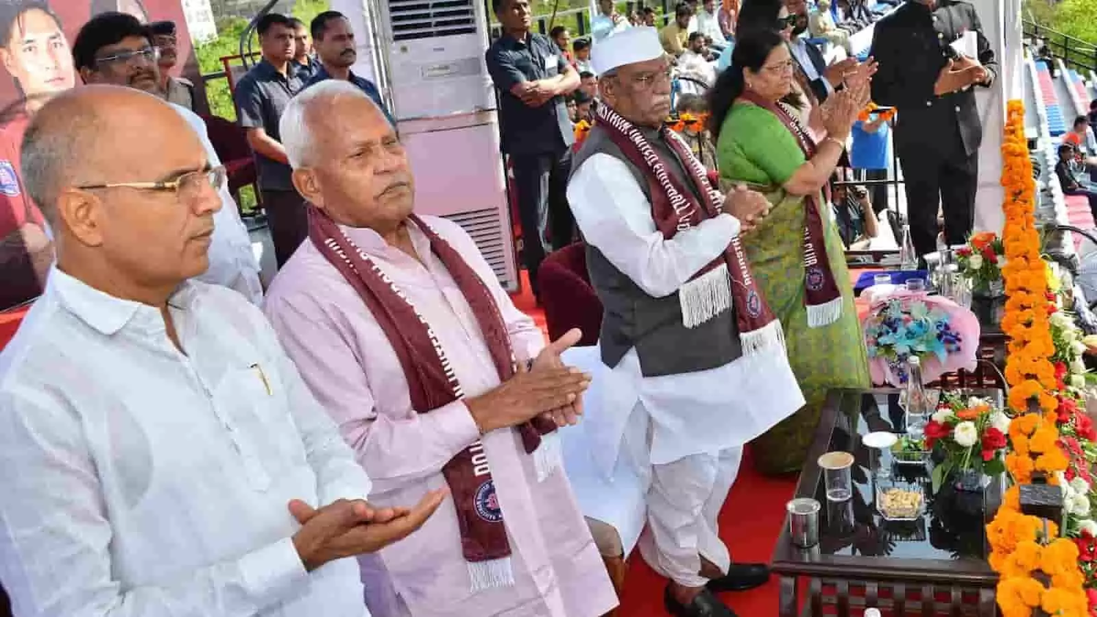 राज्यपाल हरिभाऊ बागडे ने जयपुर में इण्डियन फुटबाल लीग का किया शुभारंभ राज्यपाल हरिभाऊ बागडे ने जयपुर में इण्डियन फुटबाल लीग का किया शुभारंभ
