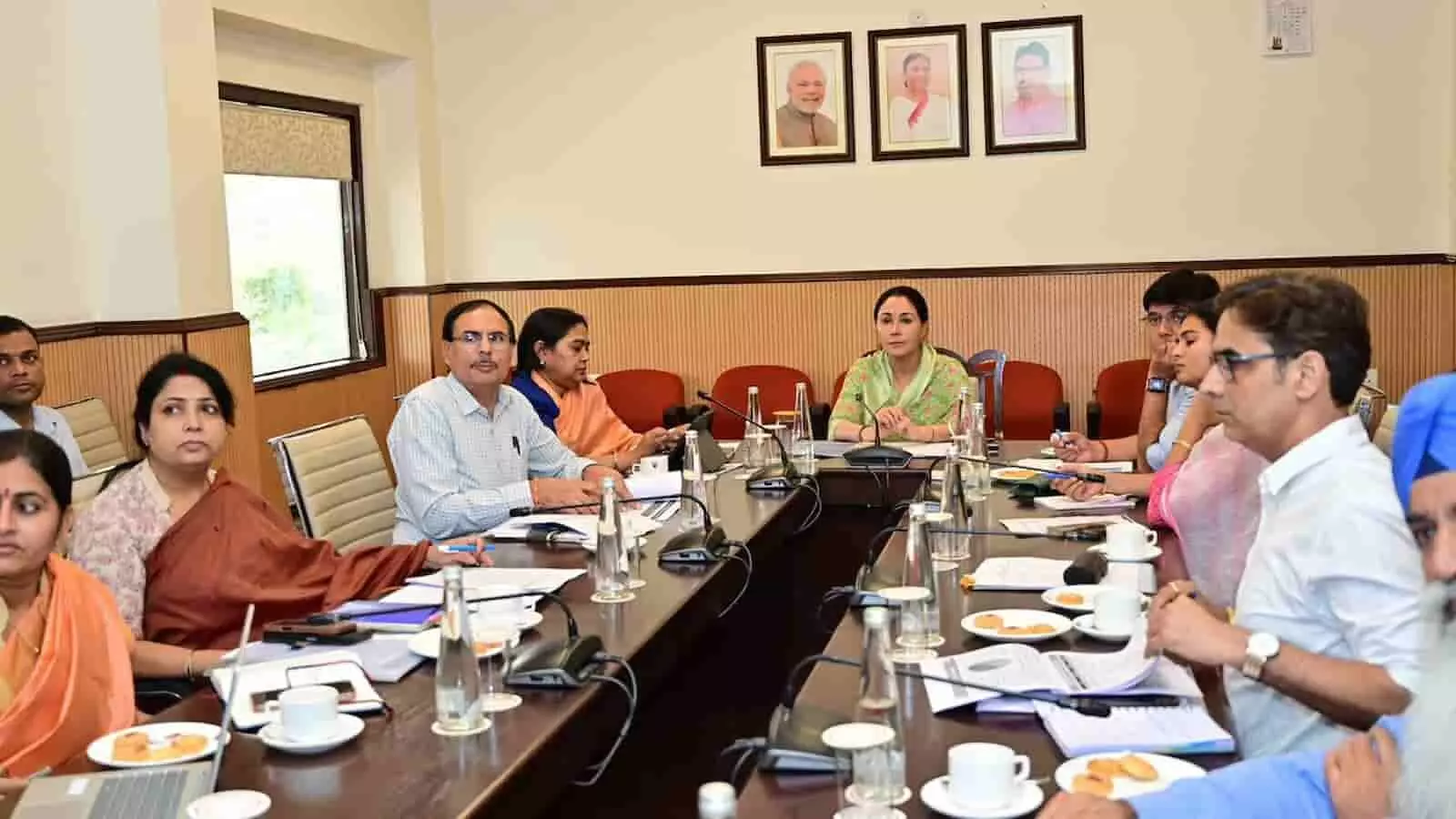 दिया कुमारी का निर्देश: 2026-27 की बजट घोषणाएं समय पर पूरी करें दिया कुमारी का निर्देश: 2026-27 की बजट घोषणाएं समय पर पूरी करें