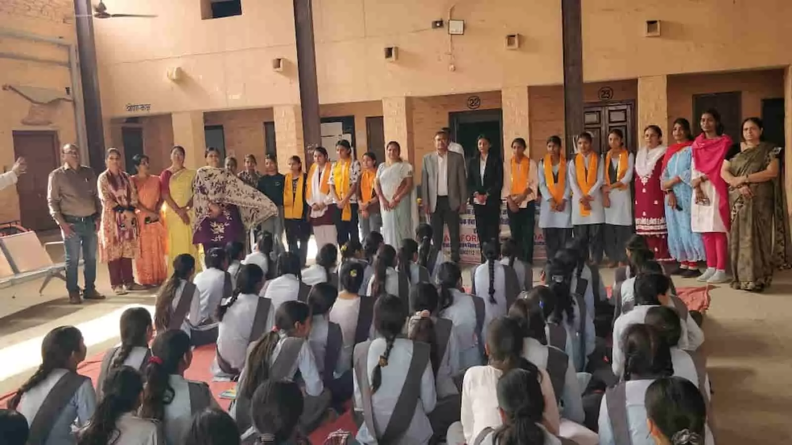 चित्तौड़गढ़: राबाउमावि में छात्राओं को साइबर सुरक्षा और कानूनी साक्षरता का पाठ पढ़ाया चित्तौड़गढ़: राबाउमावि में छात्राओं को साइबर सुरक्षा और कानूनी साक्षरता का पाठ पढ़ाया