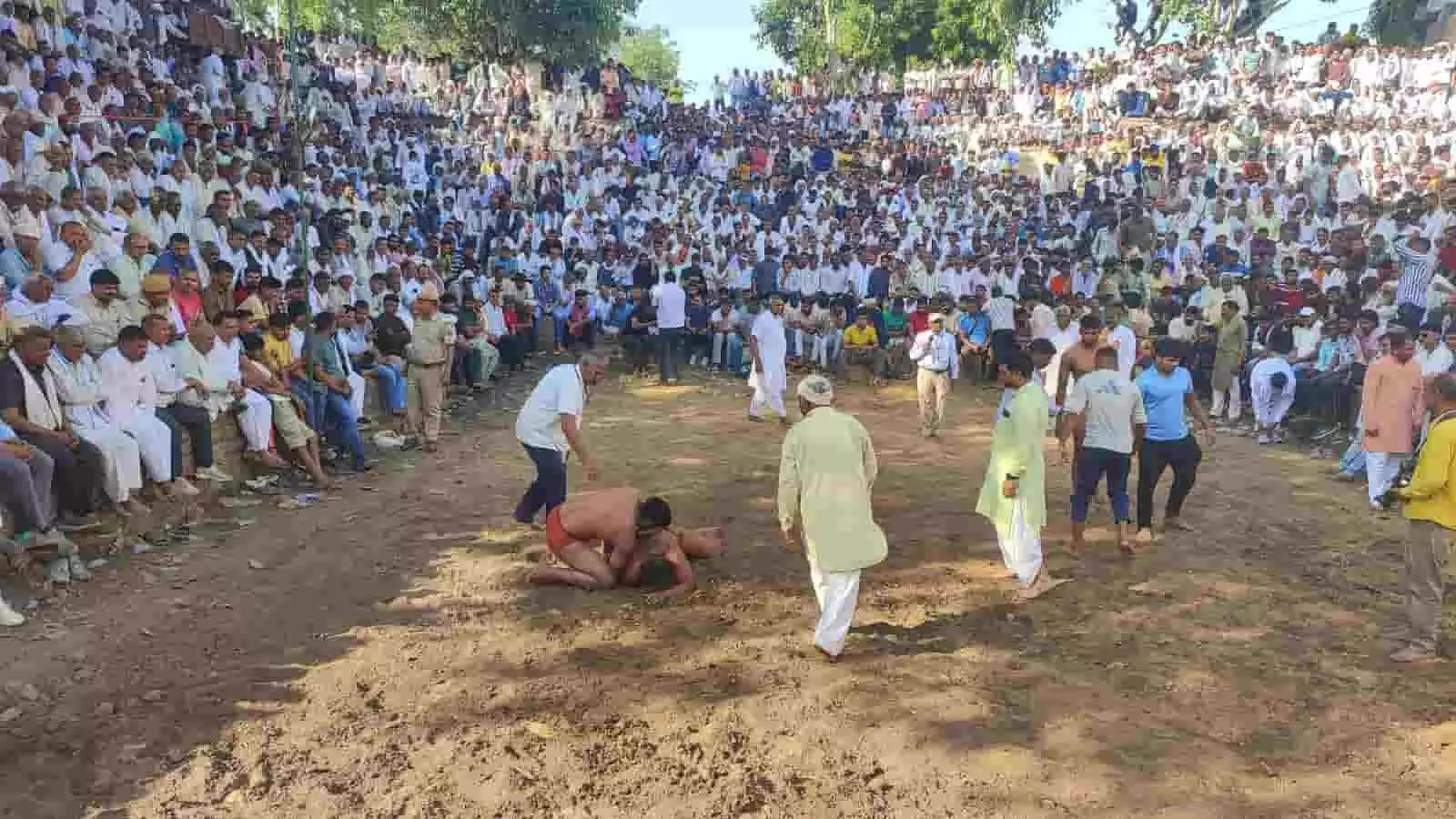 भुसावर: पथैना के दंगल में जुटे दिग्गज, मंत्री खर्रा ने दिया उपतहसील का आश्वासन भुसावर: पथैना के दंगल में जुटे दिग्गज, मंत्री खर्रा ने दिया उपतहसील का आश्वासन