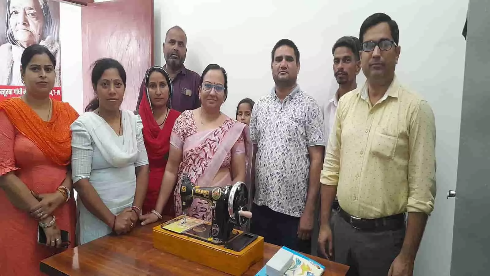 नोहर: कस्तूरबा गांधी आवासीय विद्यालय को सिलाई मशीन भेंट, भामाशाह ने पेश की मिसाल नोहर: कस्तूरबा गांधी आवासीय विद्यालय को सिलाई मशीन भेंट, भामाशाह ने पेश की मिसाल