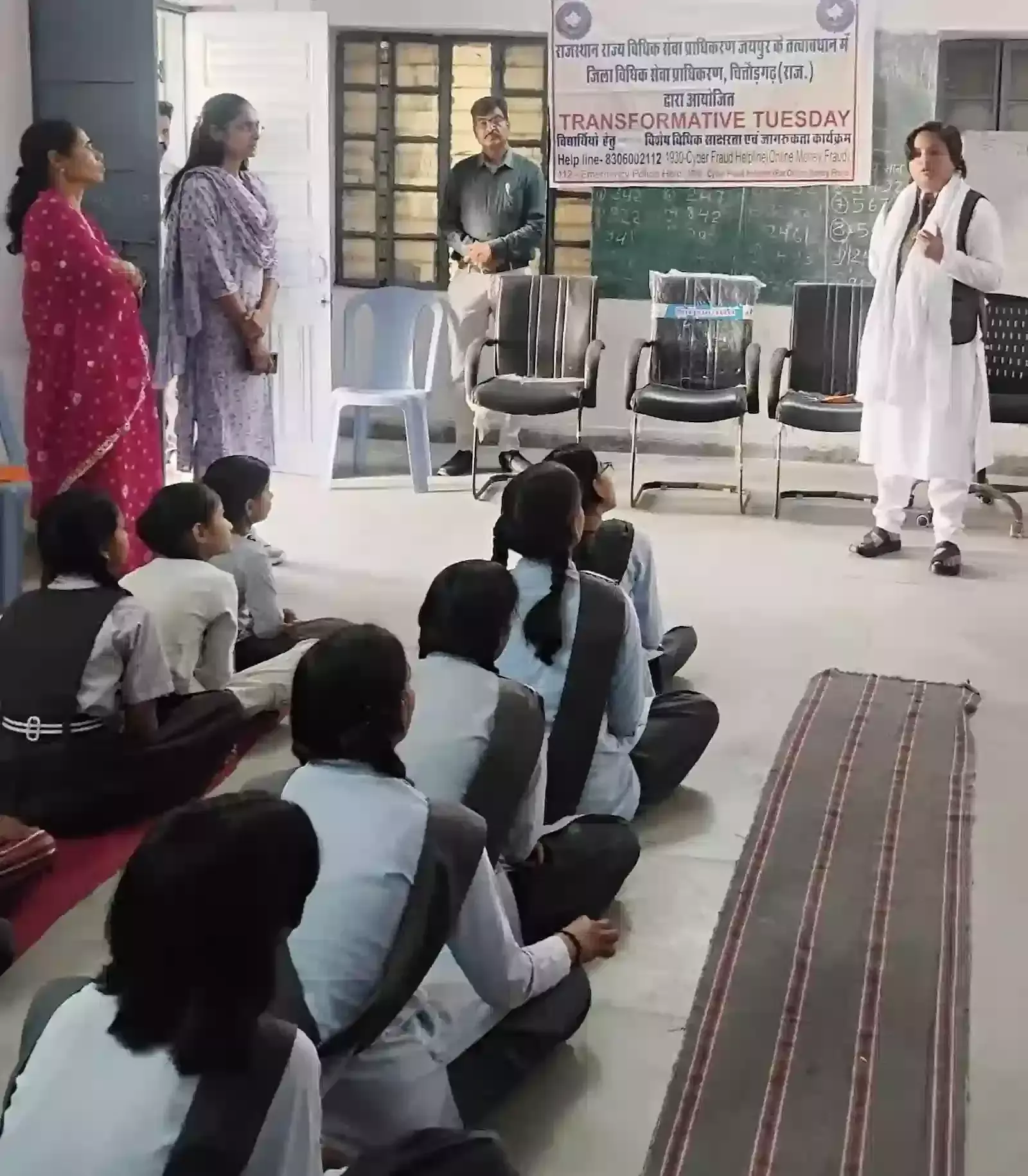 कपासन के विद्यालय में छात्राओं को साइबर अपराध और सुरक्षा की जानकारी देतीं अतिरिक्त मुख्य न्यायिक मजिस्ट्रेट निष्ठा पाण्डे। कपासन के विद्यालय में छात्राओं को साइबर अपराध और सुरक्षा की जानकारी देतीं अतिरिक्त मुख्य न्यायिक मजिस्ट्रेट निष्ठा पाण्डे।