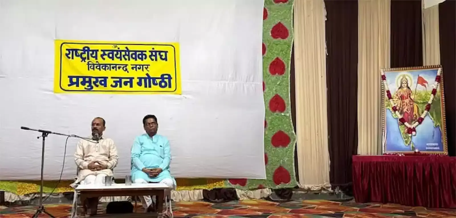 कोटा में आयोजित विचार गोष्ठी के दौरान मंच पर दीप प्रज्वलन करते हुए राष्ट्रीय स्वयंसेवक संघ के पदाधिकारी। कोटा में आयोजित विचार गोष्ठी के दौरान मंच पर दीप प्रज्वलन करते हुए राष्ट्रीय स्वयंसेवक संघ के पदाधिकारी।