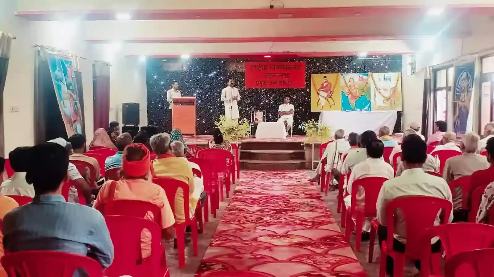 अटरू के श्रीराम रिसोर्ट में संघ शताब्दी वर्ष गोष्ठी के दौरान मंचासीन अतिथि और उपस्थित स्वयंसेवक। अटरू के श्रीराम रिसोर्ट में संघ शताब्दी वर्ष गोष्ठी के दौरान मंचासीन अतिथि और उपस्थित स्वयंसेवक।