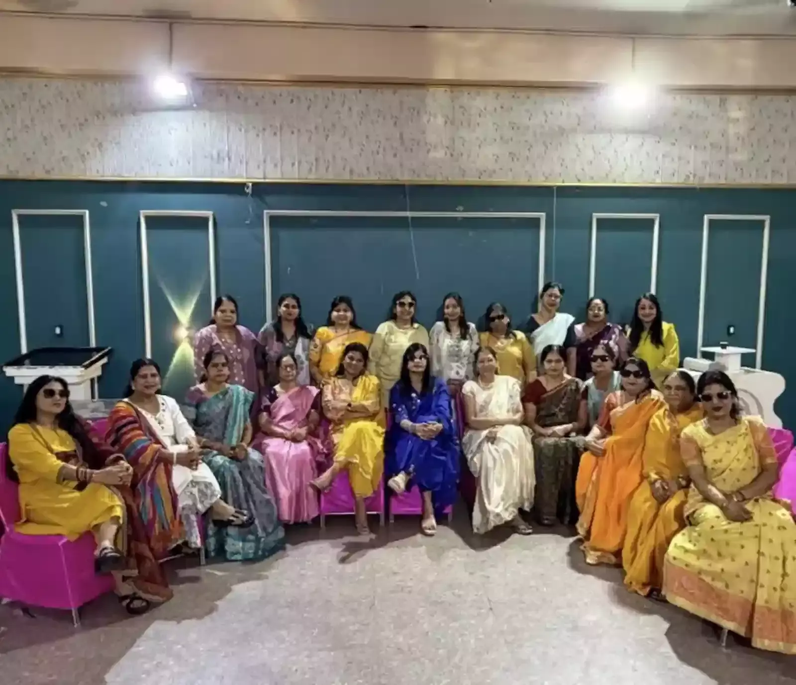 बारां सखी क्लब की सदस्य मेंगो थीम किट्टी पार्टी में विभिन्न प्रतियोगिताओं में भाग लेती हुईं। बारां सखी क्लब की सदस्य मेंगो थीम किट्टी पार्टी में विभिन्न प्रतियोगिताओं में भाग लेती हुईं।
