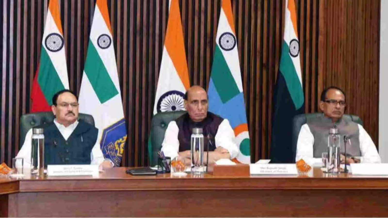 रक्षा मंत्री राजनाथ सिंह ग्रुप ऑफ मिनिस्टर्स की बैठक में सप्लाई चेन सुरक्षा पर चर्चा करते हुए। रक्षा मंत्री राजनाथ सिंह ग्रुप ऑफ मिनिस्टर्स की बैठक में सप्लाई चेन सुरक्षा पर चर्चा करते हुए।