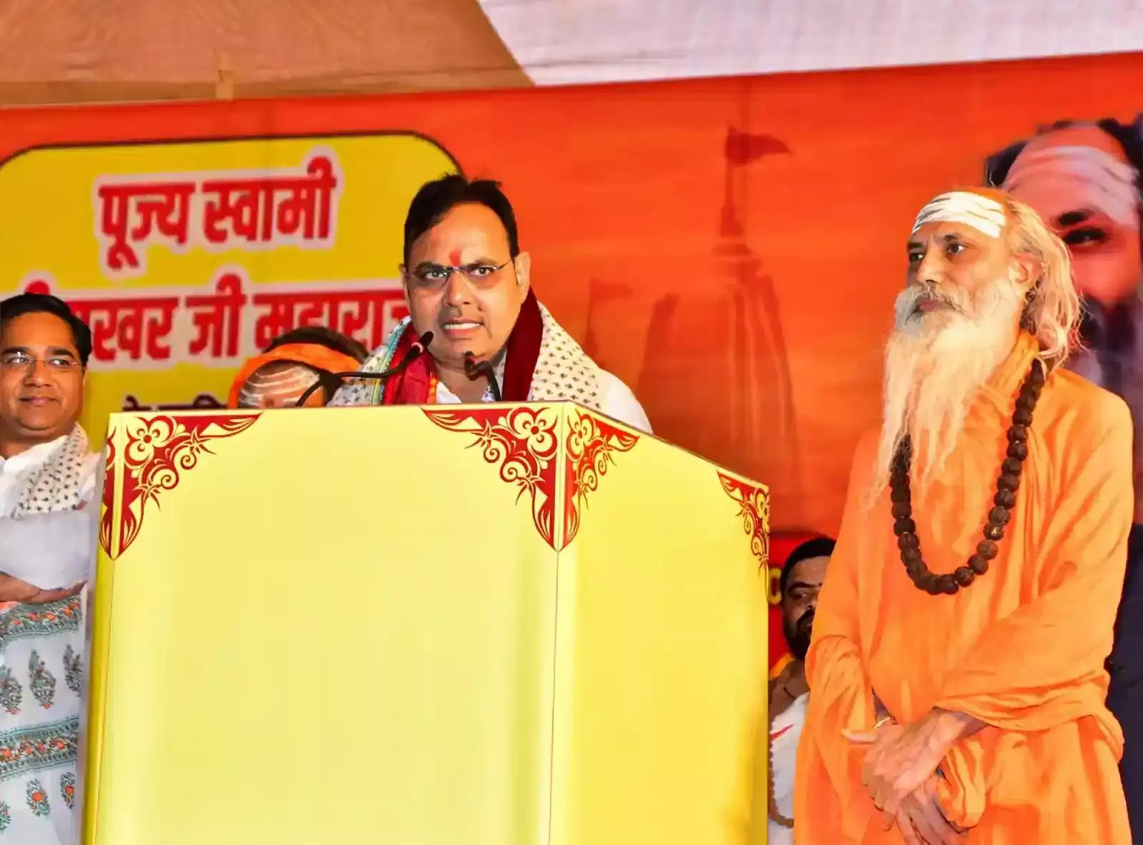 पुष्कर के गायत्री मंदिर में मुख्यमंत्री भजनलाल शर्मा सपत्नीक शत गायत्री पुरश्चरण महायज्ञ के दौरान मंत्रोच्चार के बीच प्रदक्षिणा और पूजा करते हुए। पुष्कर के गायत्री मंदिर में मुख्यमंत्री भजनलाल शर्मा सपत्नीक शत गायत्री पुरश्चरण महायज्ञ के दौरान मंत्रोच्चार के बीच प्रदक्षिणा और पूजा करते हुए।