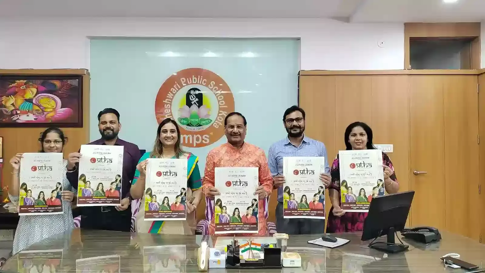 माहेश्वरी भवन कोटा में जेसीआई कोटा उड़ान की प्रथा प्रदर्शनी के पोस्टर विमोचन कार्यक्रम में शामिल पदाधिकारी।