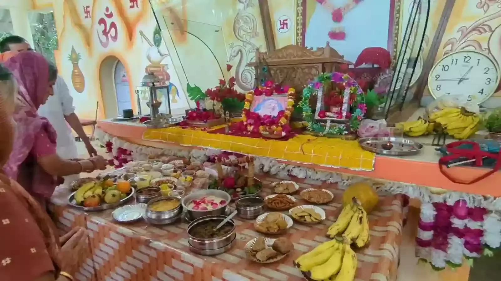 आमेट आश्रम में बापूजी के अवतरण दिवस पर दीप प्रज्वलित कर आरती करते श्रद्धालु और सेवा समिति के सदस्य। आमेट आश्रम में बापूजी के अवतरण दिवस पर दीप प्रज्वलित कर आरती करते श्रद्धालु और सेवा समिति के सदस्य।