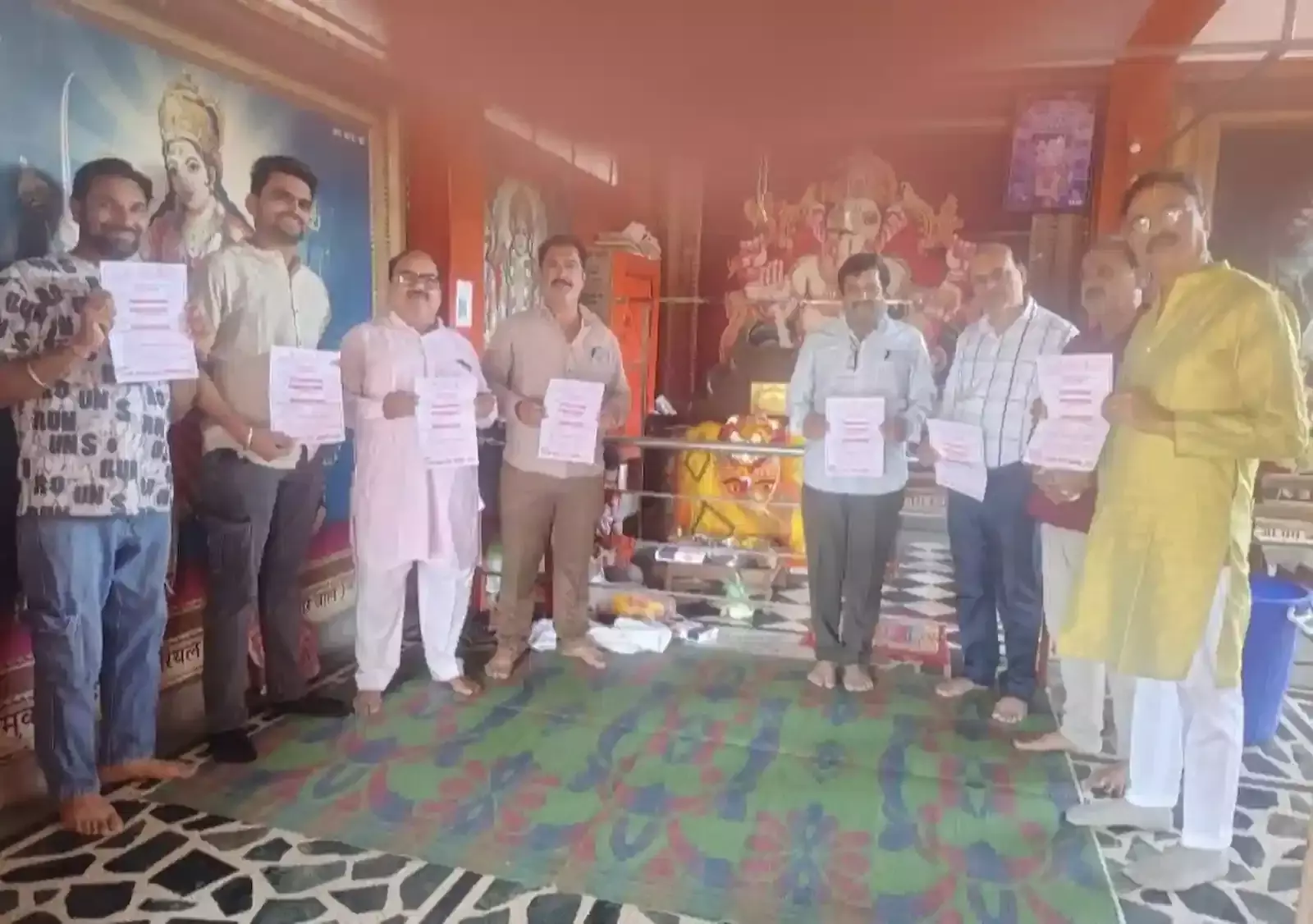 बारां के मंशा पूर्ण गणेश मंदिर में बैसाखी पर्व की सफलता के लिए सामूहिक पूजा करते पंजाबी समाज के सदस्य। बारां के मंशा पूर्ण गणेश मंदिर में बैसाखी पर्व की सफलता के लिए सामूहिक पूजा करते पंजाबी समाज के सदस्य।