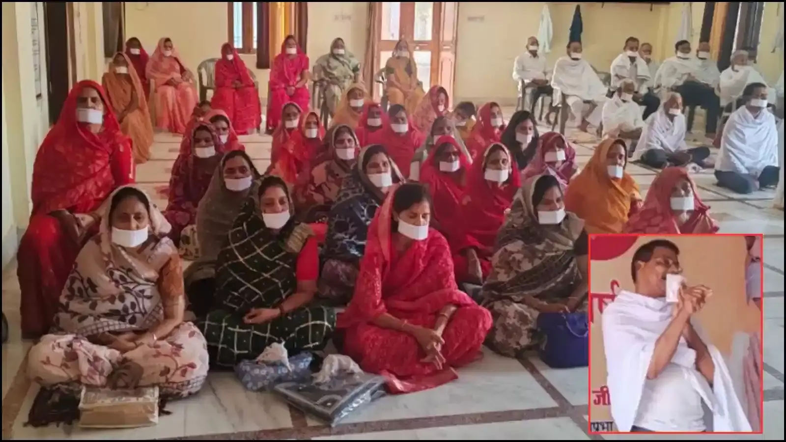 आदर्श नगर के तेरापंथ भवन में सामूहिक णमोकार महामंत्र जप अनुष्ठान में सम्मिलित होते जैन समाज के श्रद्धालु। आदर्श नगर के तेरापंथ भवन में सामूहिक णमोकार महामंत्र जप अनुष्ठान में सम्मिलित होते जैन समाज के श्रद्धालु।