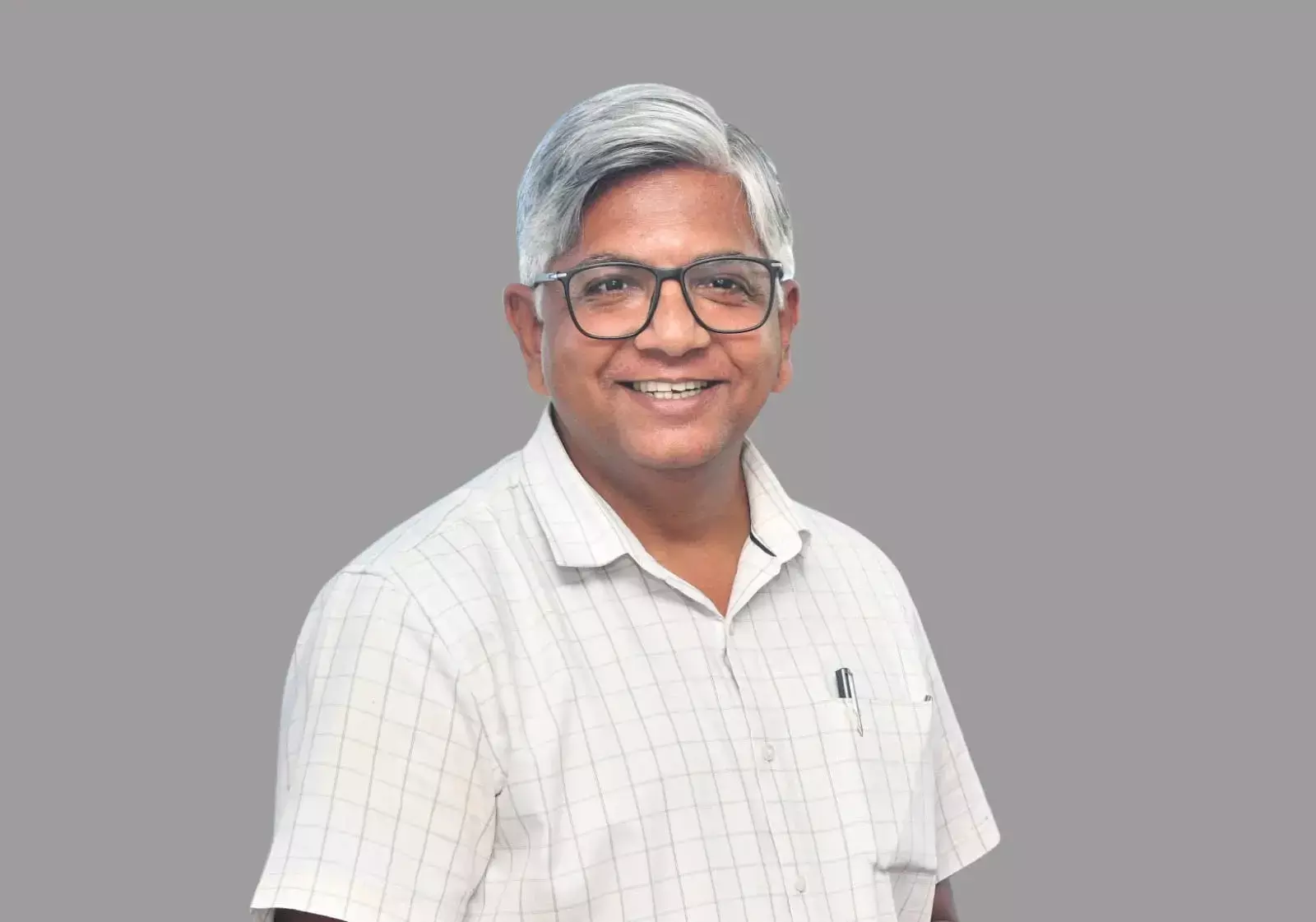 मॉडर्न कोच फैक्ट्री रायबरेली में नए महाप्रबंधक रमन कृष्णन कार्यालय में कार्यभार ग्रहण करते हुए। मॉडर्न कोच फैक्ट्री रायबरेली में नए महाप्रबंधक रमन कृष्णन कार्यालय में कार्यभार ग्रहण करते हुए।