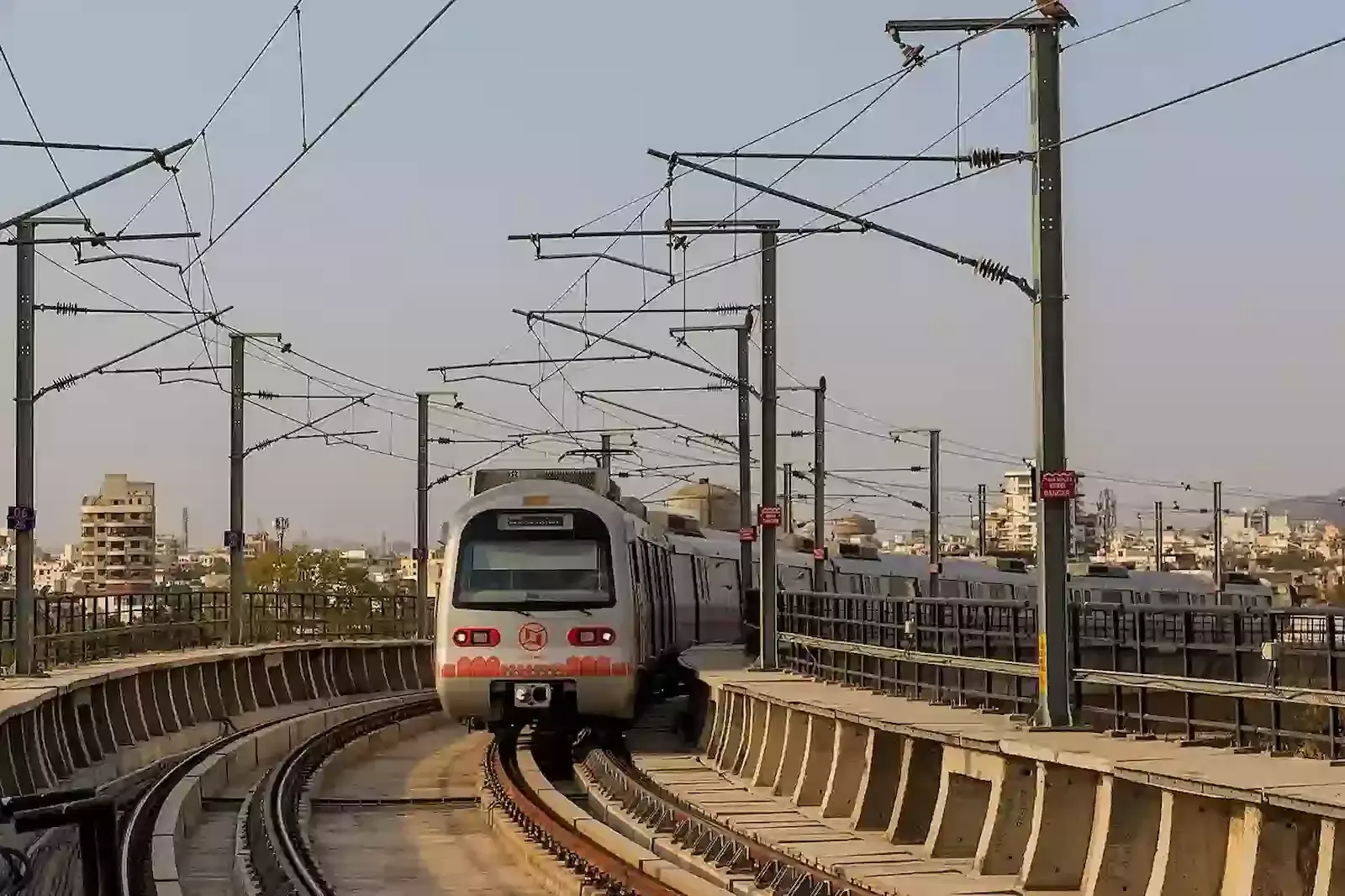 मुख्यमंत्री कार्यालय में जयपुर मेट्रो फेज-2 विस्तार परियोजना की समीक्षा बैठक के दौरान चर्चा करते हुए मुख्यमंत्री भजनलाल शर्मा। मुख्यमंत्री कार्यालय में जयपुर मेट्रो फेज-2 विस्तार परियोजना की समीक्षा बैठक के दौरान चर्चा करते हुए मुख्यमंत्री भजनलाल शर्मा।