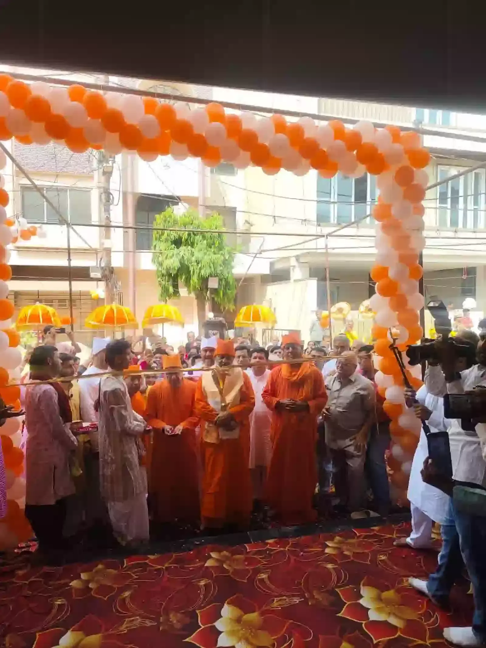 उज्जैन के नवनिर्मित प्रेम प्रकाश आश्रम में स्थापित भगवान लक्ष्मी नारायण और पूज्य संतों के विग्रहों की पूजा अर्चना। उज्जैन के नवनिर्मित प्रेम प्रकाश आश्रम में स्थापित भगवान लक्ष्मी नारायण और पूज्य संतों के विग्रहों की पूजा अर्चना।