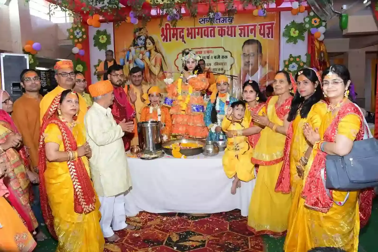 कोटा के मंशापूर्ण हनुमान मंदिर में श्रीमद् भागवत कथा के दौरान गोवर्धन लीला का प्रसंग सुनाते कथावाचक श्री राधा रमन जी शास्त्री। कोटा के मंशापूर्ण हनुमान मंदिर में श्रीमद् भागवत कथा के दौरान गोवर्धन लीला का प्रसंग सुनाते कथावाचक श्री राधा रमन जी शास्त्री।