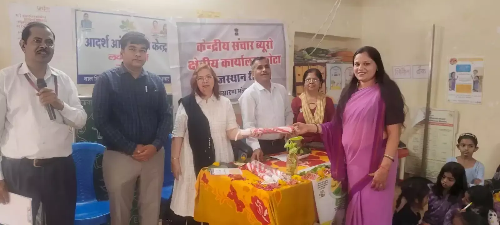 कोटा के लक्की बुर्ज सेंटर पर पोषण पखवाड़ा के दौरान सजी रंगोली और पौष्टिक व्यंजन प्रदर्शनी का दृश्य। कोटा के लक्की बुर्ज सेंटर पर पोषण पखवाड़ा के दौरान सजी रंगोली और पौष्टिक व्यंजन प्रदर्शनी का दृश्य।