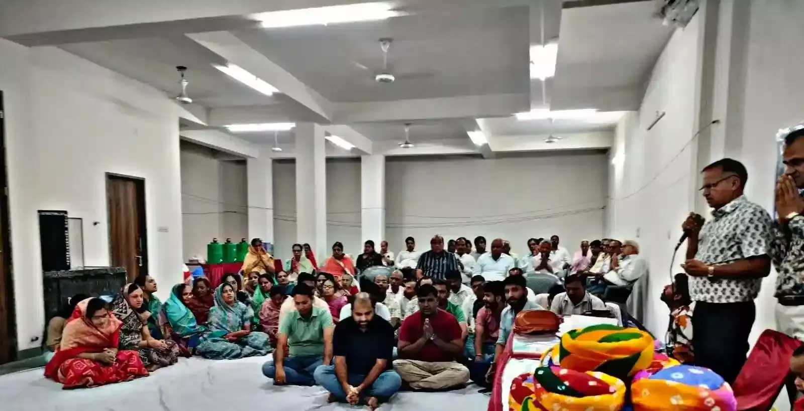 कोटा के बसंत विहार में बघेरवाल समाज के सामाजिक संवाद कार्यक्रम में सम्मिलित हुए सैकड़ों परिवार। कोटा के बसंत विहार में बघेरवाल समाज के सामाजिक संवाद कार्यक्रम में सम्मिलित हुए सैकड़ों परिवार।