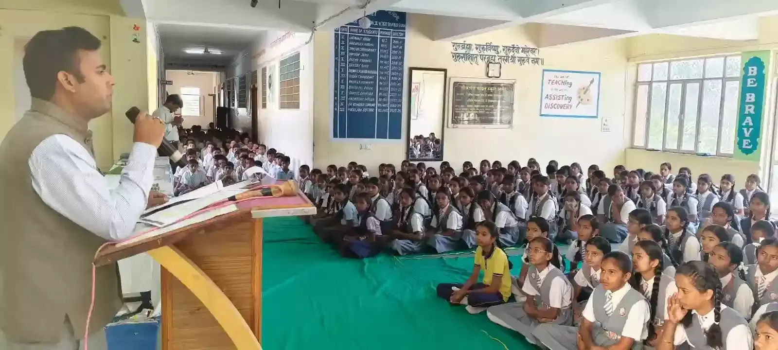 आमेट के स्वामी विवेकानन्द राजकीय मॉडल स्कूल में साइबर सुरक्षा कार्यशाला के दौरान छात्र और न्यायिक अधिकारी। आमेट के स्वामी विवेकानन्द राजकीय मॉडल स्कूल में साइबर सुरक्षा कार्यशाला के दौरान छात्र और न्यायिक अधिकारी।