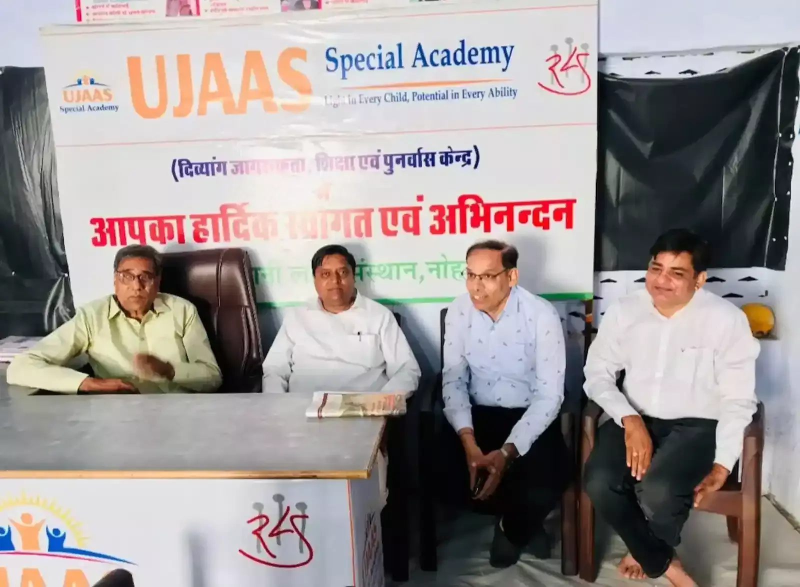 नोहर विधायक अमित चाचाण उजास स्पेशल अकादमी में विशेष बच्चों की गतिविधियों का अवलोकन करते हुए।