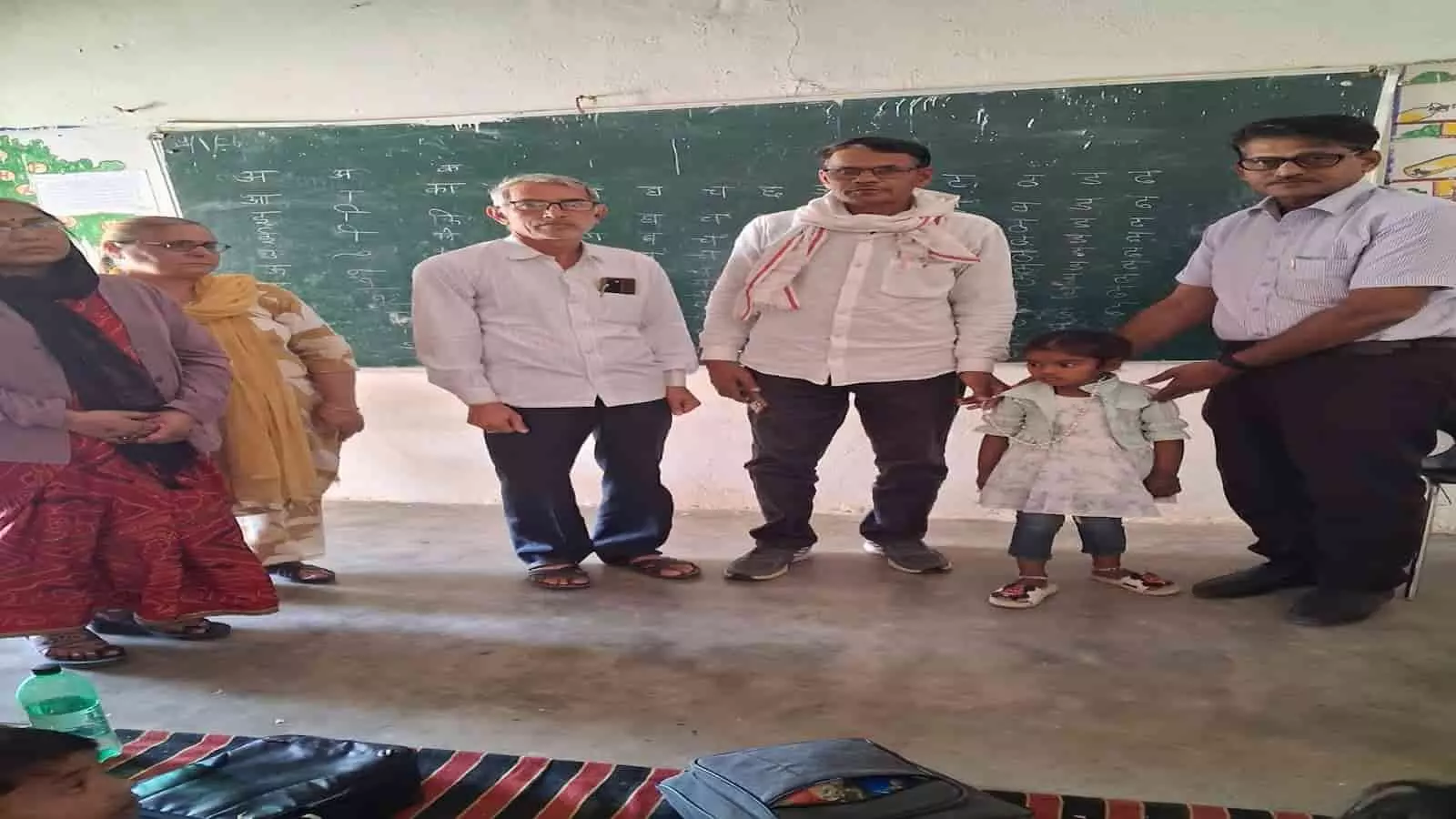 रायपुर-फुलवाड़ा में प्रवेशोत्सव का निरीक्षण, एसीबीईओ ने जांची सर्वे रिपोर्ट