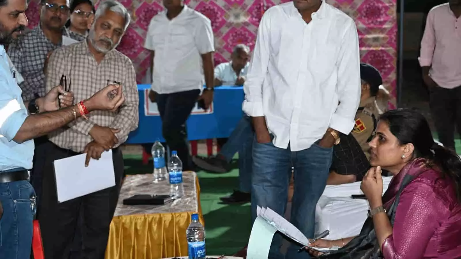 चित्तौड़गढ़: जिला कलक्टर डॉ. मंजू ने रात्रि चौपाल में किया जनसमस्याओं का निस्तारण चित्तौड़गढ़: जिला कलक्टर डॉ. मंजू ने रात्रि चौपाल में किया जनसमस्याओं का निस्तारण