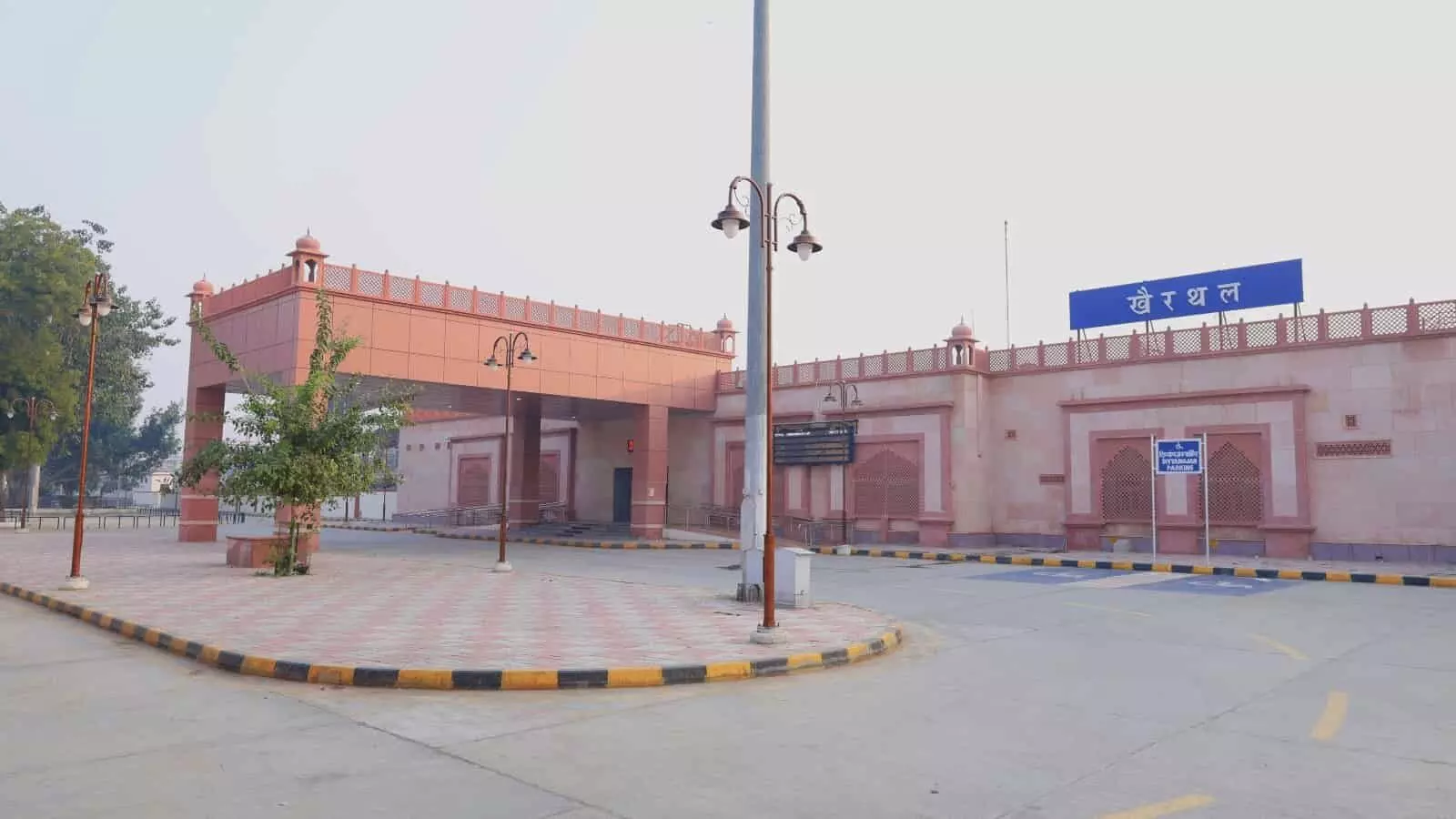 खैरथल रेलवे स्टेशन का कायाकल्प, अमृत भारत योजना से बदल गई सूरत खैरथल रेलवे स्टेशन का कायाकल्प, अमृत भारत योजना से बदल गई सूरत