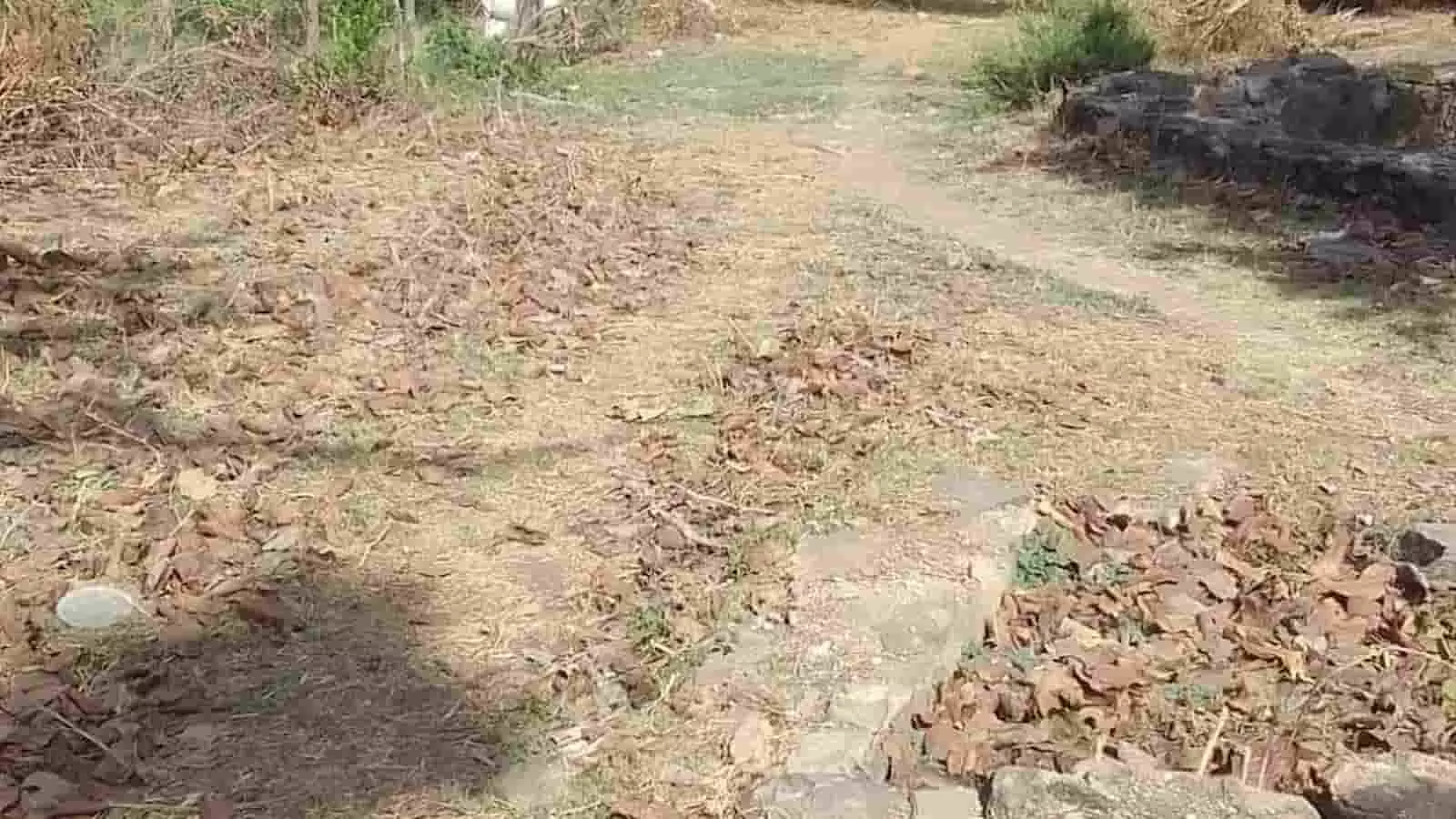 नगा खेड़ा: मूलभूत सुविधाओं के अभाव में ग्रामीणों का प्रदर्शन, प्रशासन से की मांग नगा खेड़ा: मूलभूत सुविधाओं के अभाव में ग्रामीणों का प्रदर्शन, प्रशासन से की मांग