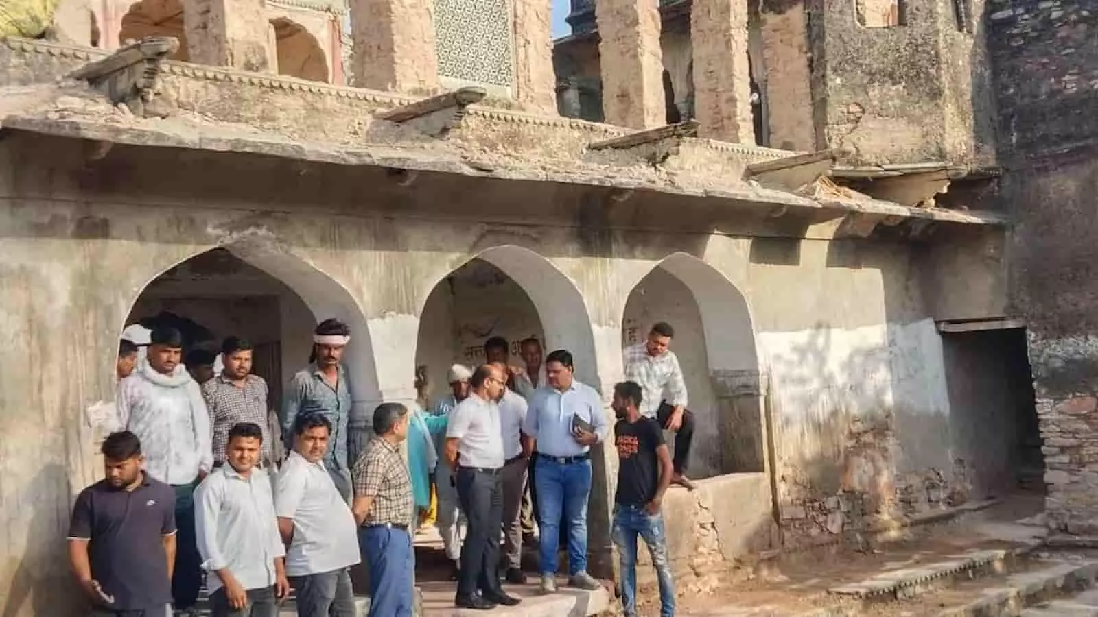 ईसरदा बांध परियोजना का कलक्टर काना राम ने किया निरीक्षण, गुणवत्ता के दिए निर्देश ईसरदा बांध परियोजना का कलक्टर काना राम ने किया निरीक्षण, गुणवत्ता के दिए निर्देश