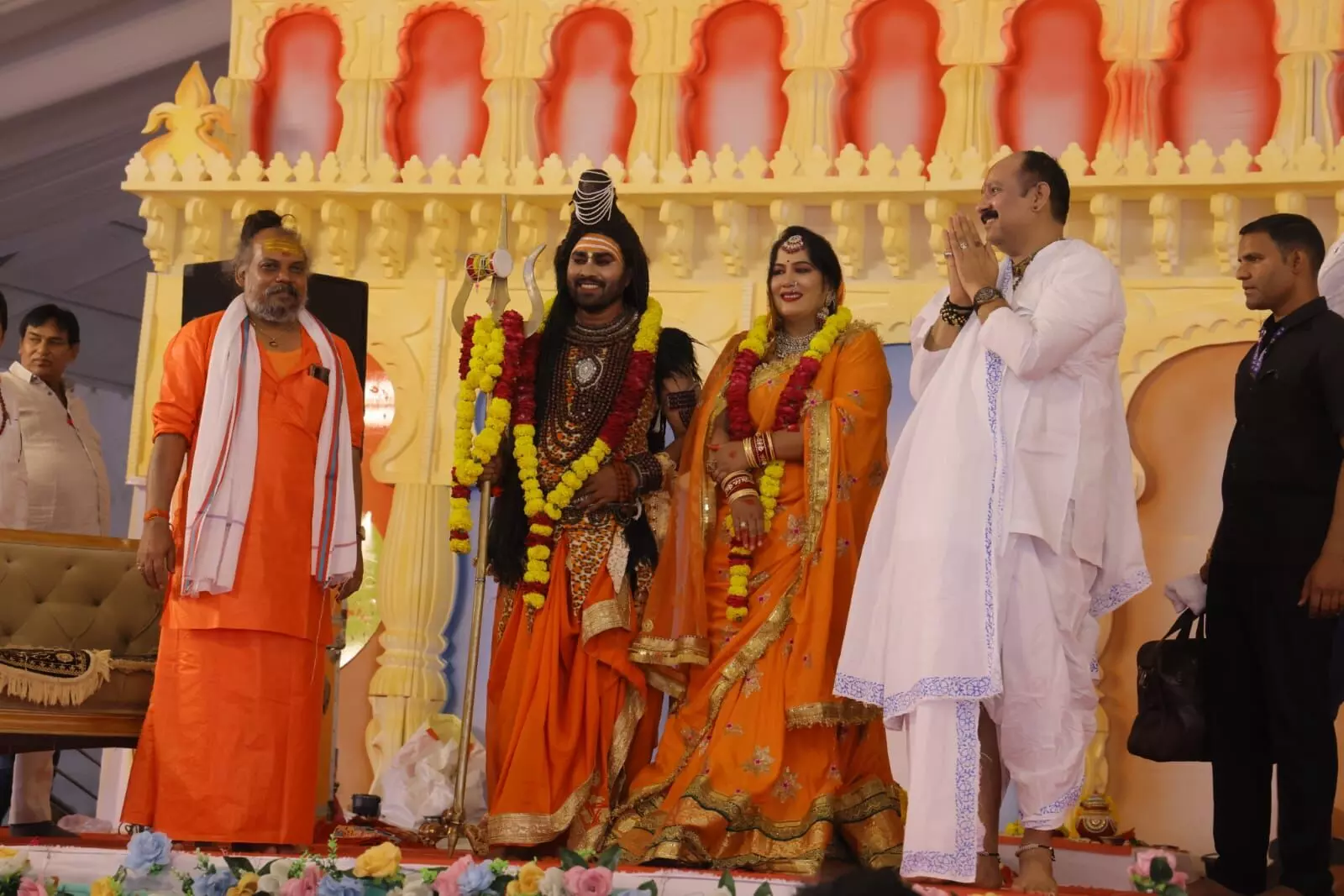 पंडित प्रदीप मिश्रा की भीलवाड़ा शिव महापुराण कथा में उमड़ा जनसैलाब पंडित प्रदीप मिश्रा की भीलवाड़ा शिव महापुराण कथा में उमड़ा जनसैलाब