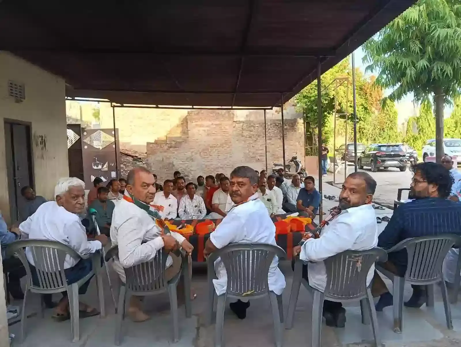 पुर में कांग्रेस सेवा दल की बैठक के दौरान उपस्थित पदाधिकारी और कार्यकर्ता संगठन विस्तार पर चर्चा करते हुए। पुर में कांग्रेस सेवा दल की बैठक के दौरान उपस्थित पदाधिकारी और कार्यकर्ता संगठन विस्तार पर चर्चा करते हुए।