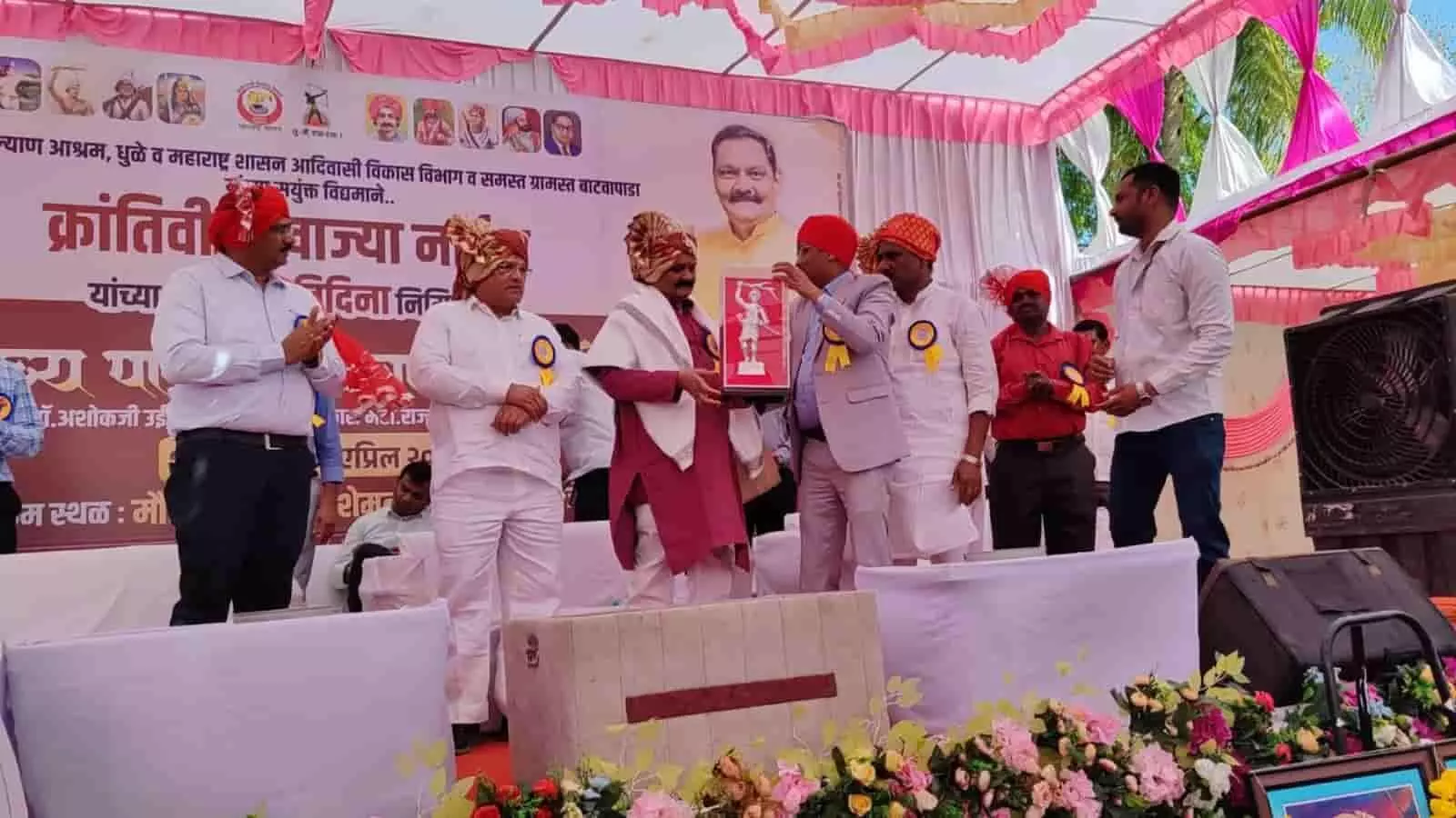 धुळे: मंत्री डॉ. अशोक उईके ने खाज्या नायक शौर्य स्मृति दिवस पर दी श्रद्धांजलि धुळे: मंत्री डॉ. अशोक उईके ने खाज्या नायक शौर्य स्मृति दिवस पर दी श्रद्धांजलि