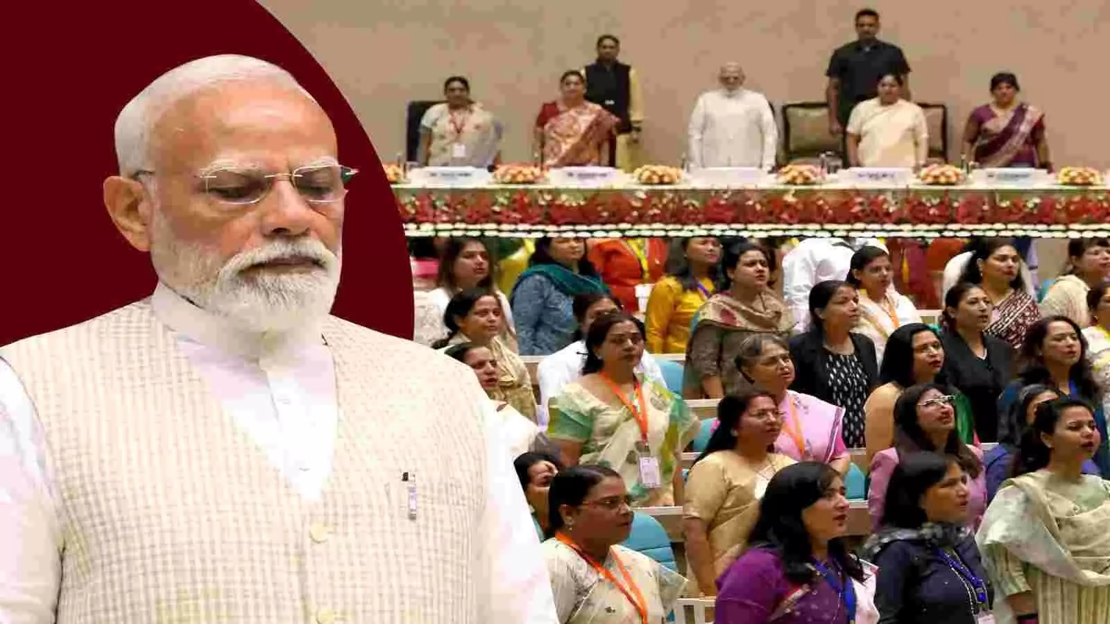 विज्ञान भवन में महिला प्रतिनिधियों के साथ खड़े प्रधानमंत्री नरेंद्र मोदी नारी शक्ति सम्मेलन को संबोधित करते हुए। विज्ञान भवन में महिला प्रतिनिधियों के साथ खड़े प्रधानमंत्री नरेंद्र मोदी नारी शक्ति सम्मेलन को संबोधित करते हुए।