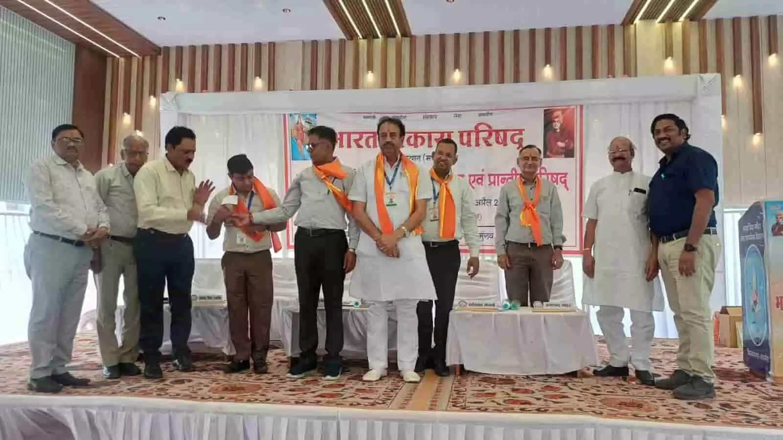 मेवाड़ा फार्म हाउस विजयनगर में भारत विकास परिषद राजस्थान मध्य प्रांत के पदाधिकारी शपथ ग्रहण करते हुए। मेवाड़ा फार्म हाउस विजयनगर में भारत विकास परिषद राजस्थान मध्य प्रांत के पदाधिकारी शपथ ग्रहण करते हुए।