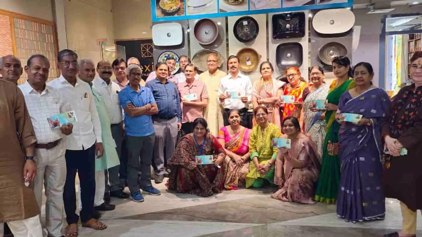 भीलवाड़ा में राजस्थान वनवासी कल्याण परिषद की संयुक्त बैठक के दौरान चर्चा करते हुए संगठन के पदाधिकारी और सदस्य। भीलवाड़ा में राजस्थान वनवासी कल्याण परिषद की संयुक्त बैठक के दौरान चर्चा करते हुए संगठन के पदाधिकारी और सदस्य।