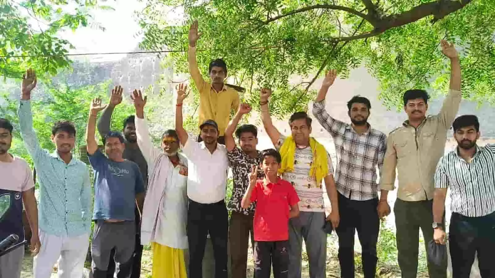डीग: किले पर ₹50 टिकट और खाई की बदहाली के खिलाफ प्रदर्शन डीग: किले पर ₹50 टिकट और खाई की बदहाली के खिलाफ प्रदर्शन
