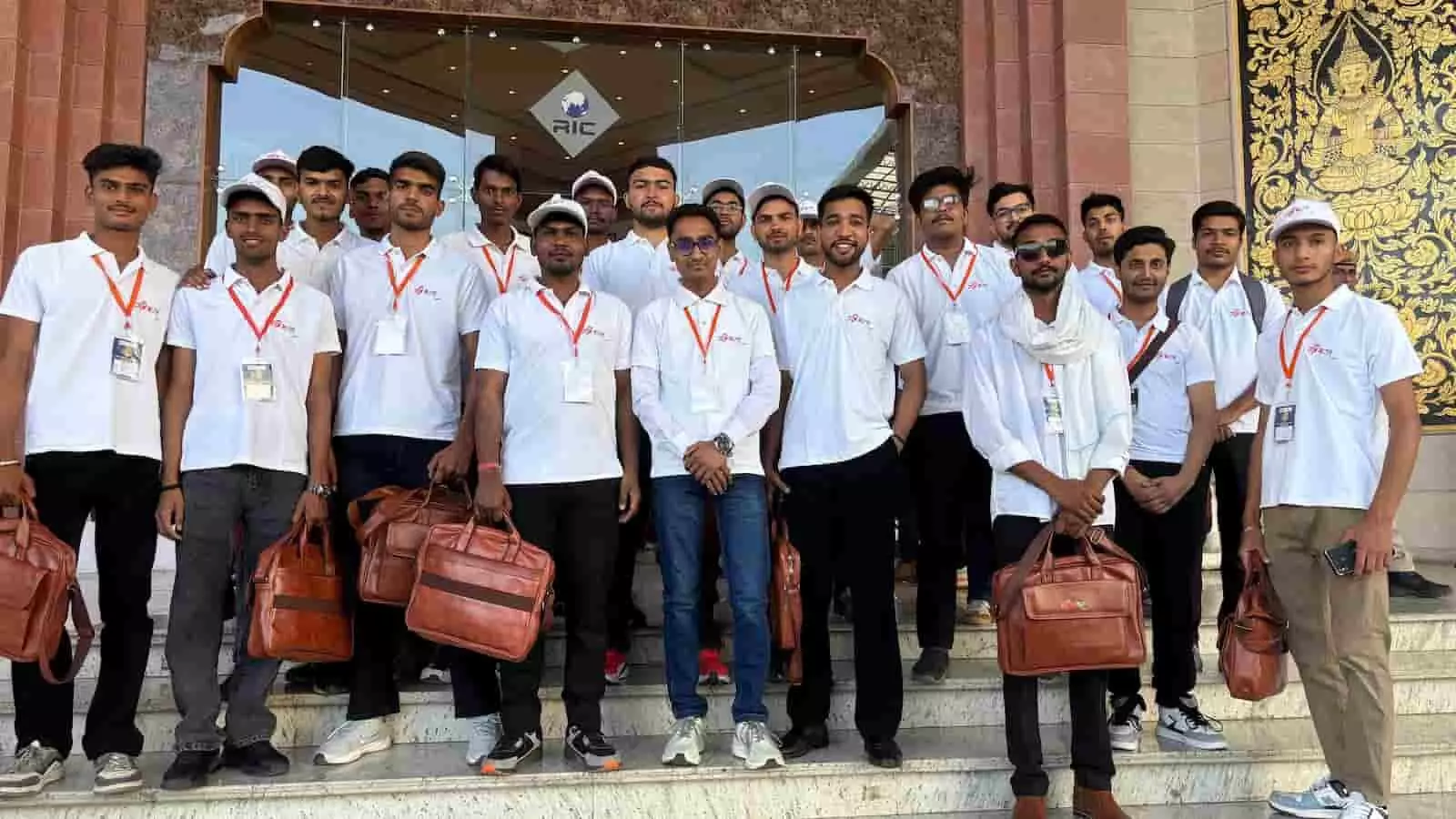 राजस्थान इंटरनेशनल सेंटर जयपुर में माई भारत बजट क्वेस्ट कार्यक्रम के दौरान मंच पर बोलते दुर्गेश शर्मा। राजस्थान इंटरनेशनल सेंटर जयपुर में माई भारत बजट क्वेस्ट कार्यक्रम के दौरान मंच पर बोलते दुर्गेश शर्मा।