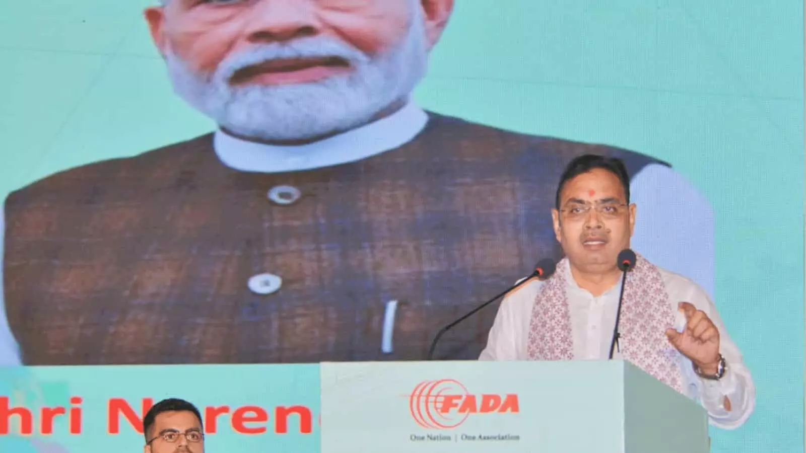 हिण्डोली में आयोजित समारोह के दौरान मंच से जनता को संबोधित करते हुए मुख्यमंत्री भजनलाल शर्मा। हिण्डोली में आयोजित समारोह के दौरान मंच से जनता को संबोधित करते हुए मुख्यमंत्री भजनलाल शर्मा।
