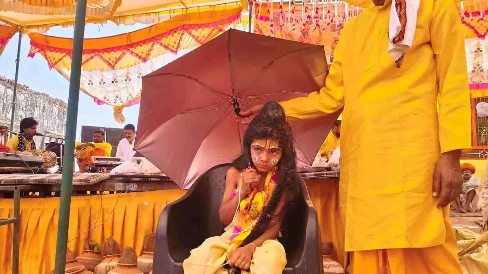 आमरेकी गाँव में श्रीमद्भागवत कथा के दौरान सजाई गई भगवान श्रीकृष्ण की मनमोहक सजीव झांकी।