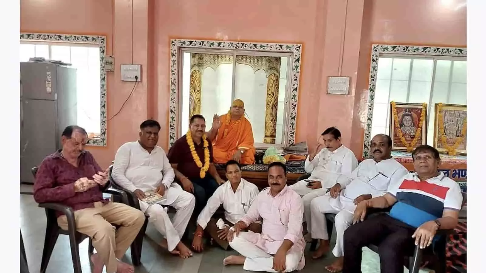 कोटा के राम धाम में अमरनाथ यात्रा की तैयारी बैठक में चर्चा करते शिवशक्ति सेवा मंडल के सदस्य। कोटा के राम धाम में अमरनाथ यात्रा की तैयारी बैठक में चर्चा करते शिवशक्ति सेवा मंडल के सदस्य।