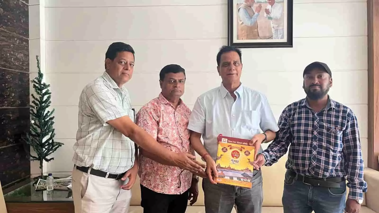 कोटा के होटल में टेंट डीलर्स महा अधिवेशन का पोस्टर विमोचन करते अशोक माहेश्वरी और अन्य पदाधिकारी। कोटा के होटल में टेंट डीलर्स महा अधिवेशन का पोस्टर विमोचन करते अशोक माहेश्वरी और अन्य पदाधिकारी।