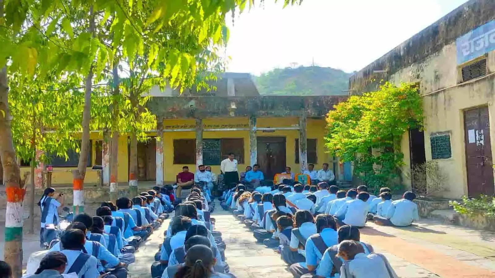 राजकीय उच्च माध्यमिक विद्यालय बिनोता में अंबेडकर जयंती कार्यक्रम के दौरान उपस्थित अतिथि और छात्र समूह। राजकीय उच्च माध्यमिक विद्यालय बिनोता में अंबेडकर जयंती कार्यक्रम के दौरान उपस्थित अतिथि और छात्र समूह।