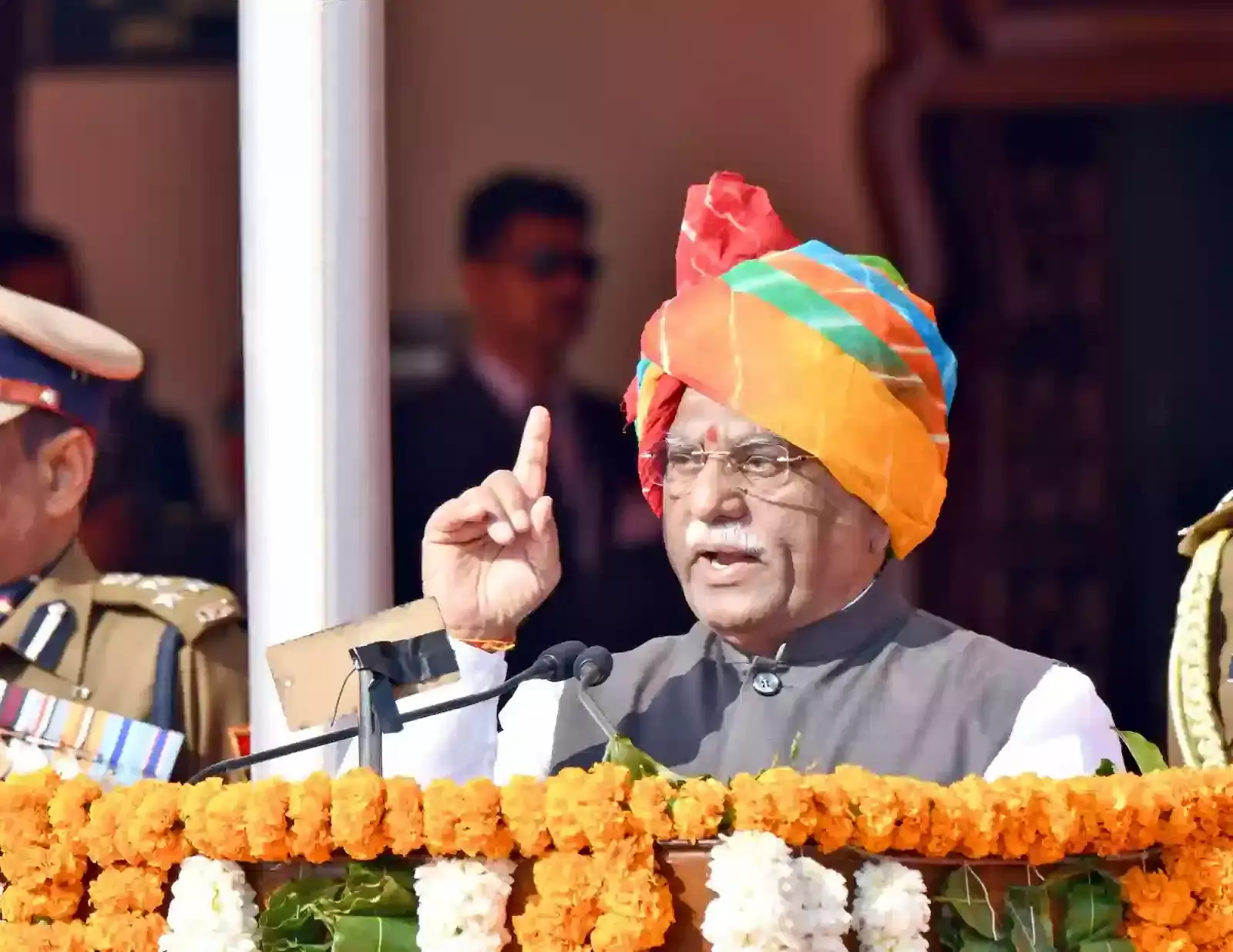 जयपुर राजभवन में डॉ. भीमराव अंबेडकर की तस्वीर को नमन करते राज्यपाल हरिभाऊ बागडे। जयपुर राजभवन में डॉ. भीमराव अंबेडकर की तस्वीर को नमन करते राज्यपाल हरिभाऊ बागडे।
