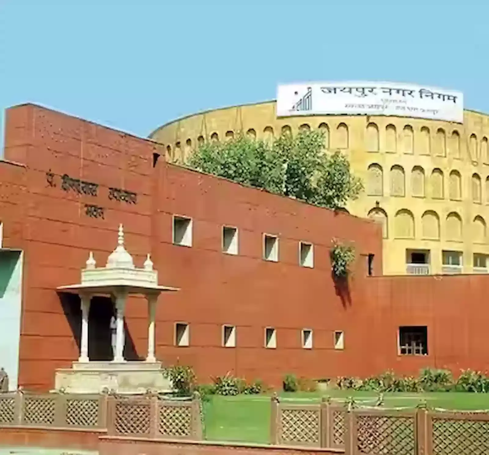 जयपुर कलेक्ट्रेट में निर्वाचन अधिकारियों द्वारा नगर निकाय चुनाव 2026 की मतदाता सूची का प्रारूप प्रकाशन किया जा रहा है। जयपुर कलेक्ट्रेट में निर्वाचन अधिकारियों द्वारा नगर निकाय चुनाव 2026 की मतदाता सूची का प्रारूप प्रकाशन किया जा रहा है।