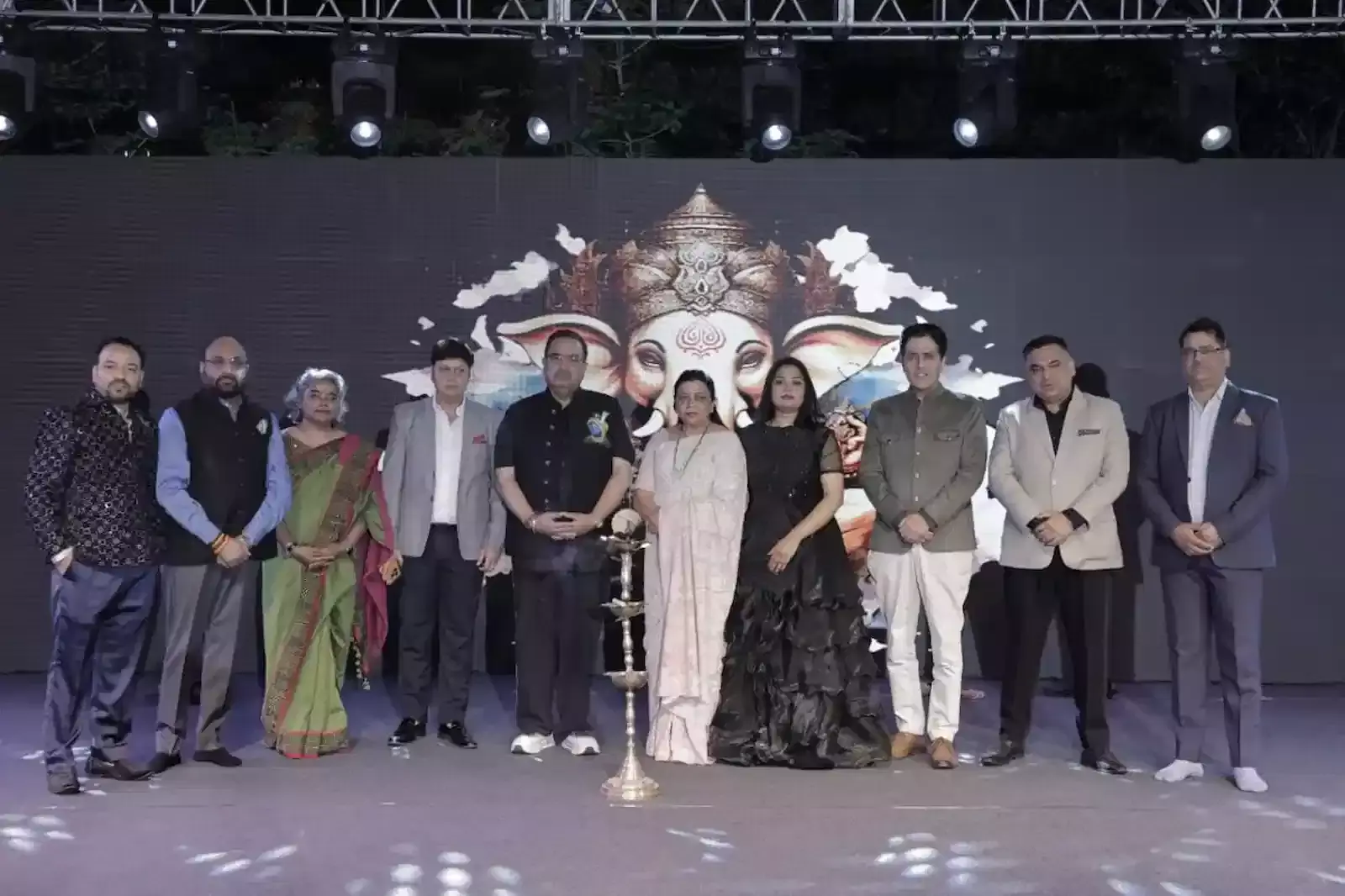 जयपुर के एस्थेरिया रिसोर्ट में शुभ वेडिंग एंड लाइफस्टाइल अवॉर्ड्स के दौरान दीप प्रज्वलन करते अतिथि। जयपुर के एस्थेरिया रिसोर्ट में शुभ वेडिंग एंड लाइफस्टाइल अवॉर्ड्स के दौरान दीप प्रज्वलन करते अतिथि।