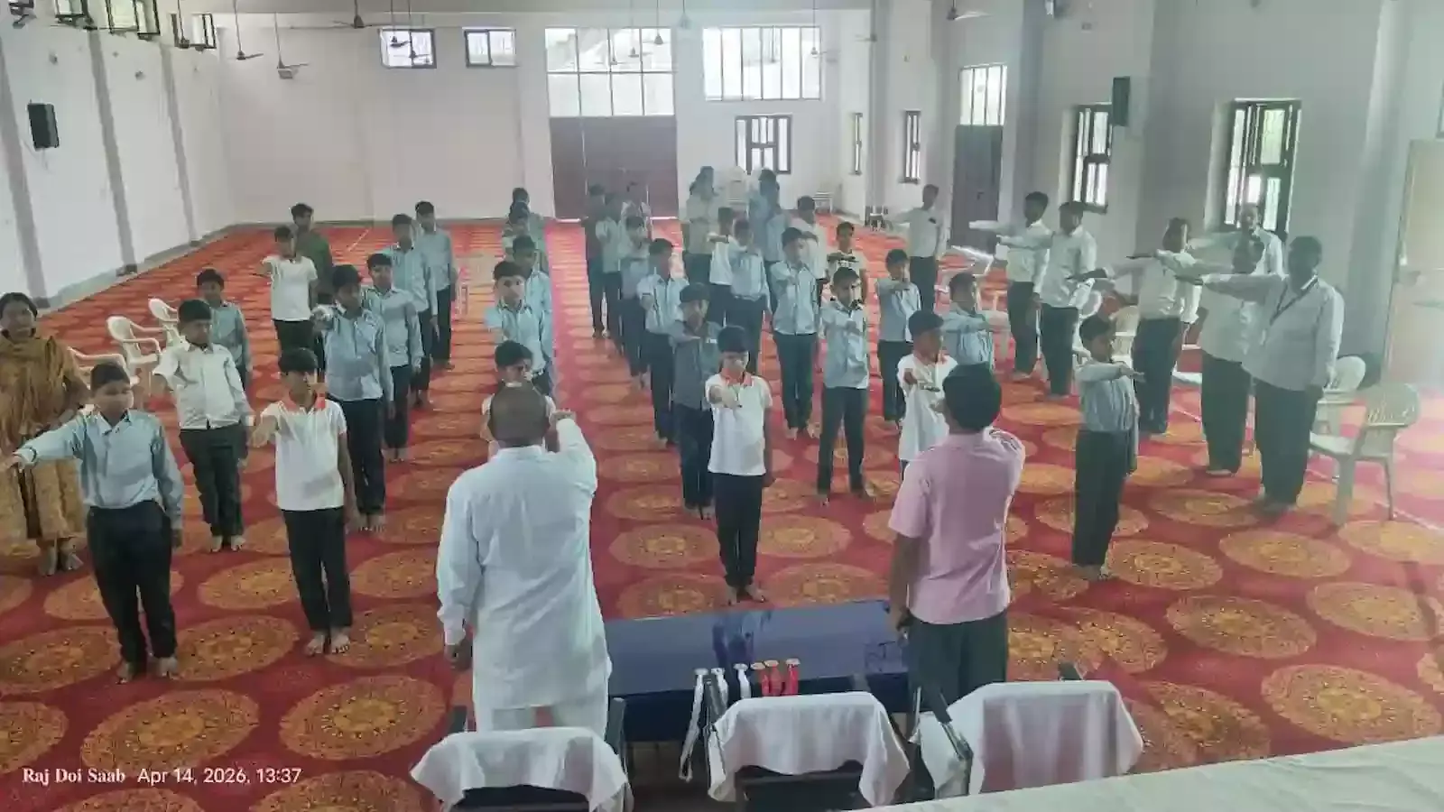सवाई माधोपुर के अम्बेडकर सर्किल पर डॉ. भीमराव अम्बेडकर की प्रतिमा पर माल्यार्पण करते जिला कलक्टर काना राम और अन्य जनप्रतिनिधि। सवाई माधोपुर के अम्बेडकर सर्किल पर डॉ. भीमराव अम्बेडकर की प्रतिमा पर माल्यार्पण करते जिला कलक्टर काना राम और अन्य जनप्रतिनिधि।