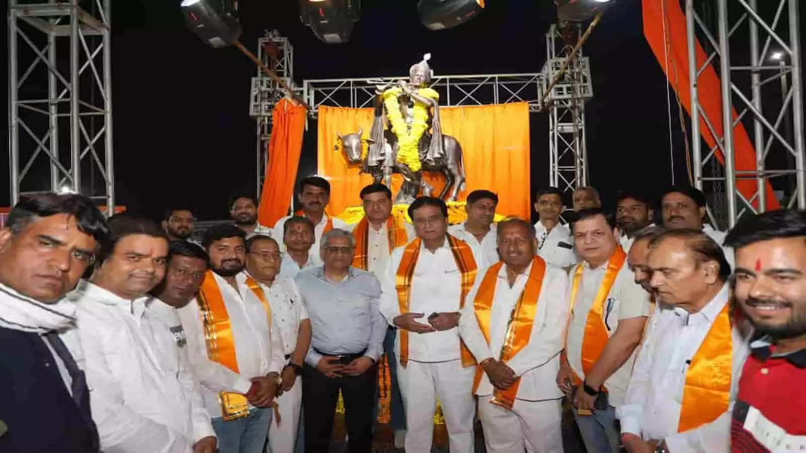निम्बाहेड़ा की गौशाला में विकास कार्यों का लोकार्पण करते विधायक श्रीचंद कृपलानी और उपस्थित अन्य विशिष्ट अतिथि। निम्बाहेड़ा की गौशाला में विकास कार्यों का लोकार्पण करते विधायक श्रीचंद कृपलानी और उपस्थित अन्य विशिष्ट अतिथि।