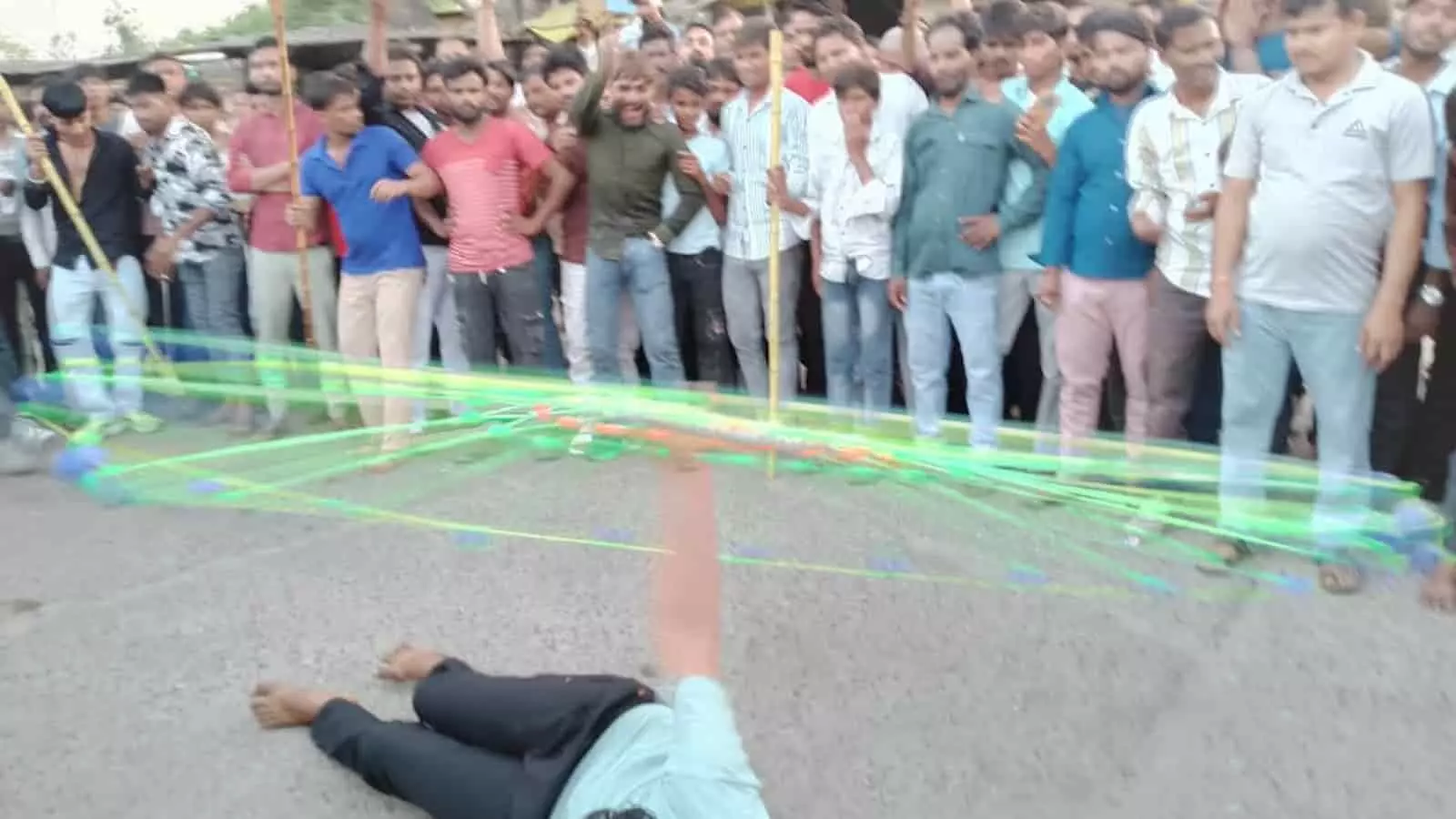 भुसावर के अंबेडकर पार्क में डॉ. भीमराव अंबेडकर की प्रतिमा पर माल्यार्पण करते हुए प्रशासनिक अधिकारी और स्थानीय नागरिक। भुसावर के अंबेडकर पार्क में डॉ. भीमराव अंबेडकर की प्रतिमा पर माल्यार्पण करते हुए प्रशासनिक अधिकारी और स्थानीय नागरिक।