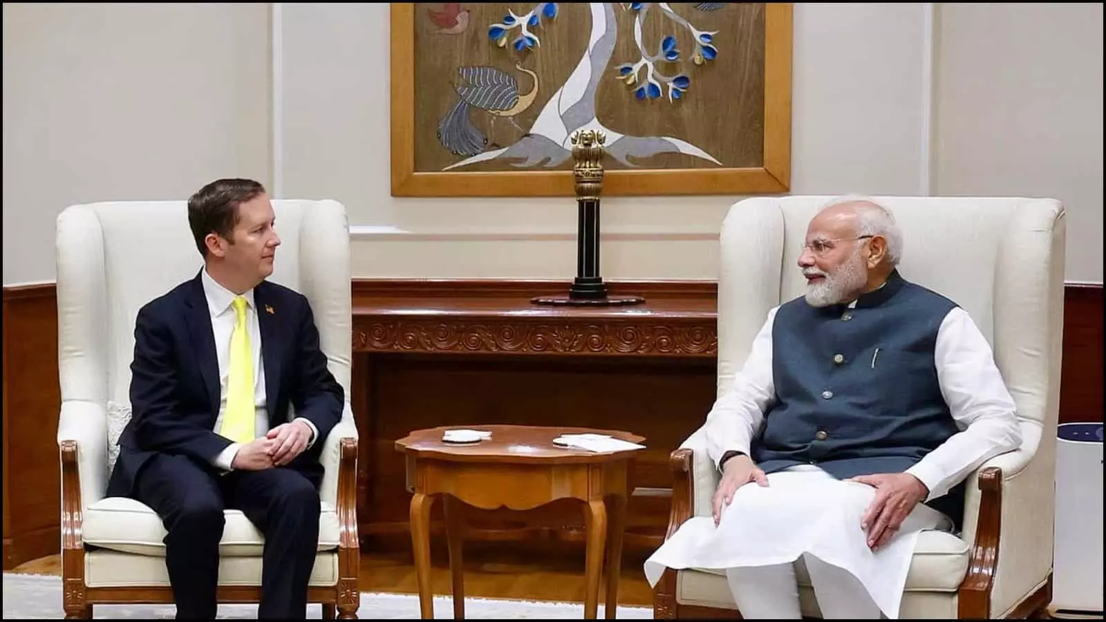 प्रधानमंत्री कार्यालय में पीएम नरेंद्र मोदी के साथ बैठे अमेरिकी राजदूत सर्जियो गोर ईरान युद्ध वार्ता के संदर्भ में चर्चा करते हुए। प्रधानमंत्री कार्यालय में पीएम नरेंद्र मोदी के साथ बैठे अमेरिकी राजदूत सर्जियो गोर ईरान युद्ध वार्ता के संदर्भ में चर्चा करते हुए।