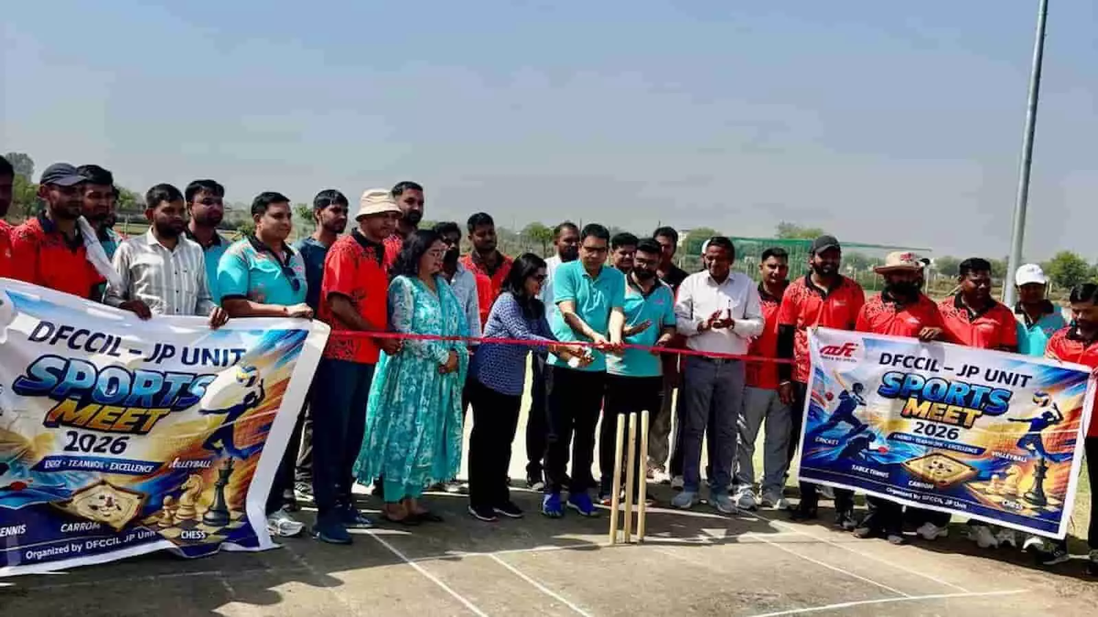 नेक्स्टजेन क्रिकेट ग्राउंड रेवाड़ी में DFCCIL खेलकूद प्रतियोगिता के शुभारंभ पर रिबन काटते अतिथि और खिलाड़ी। नेक्स्टजेन क्रिकेट ग्राउंड रेवाड़ी में DFCCIL खेलकूद प्रतियोगिता के शुभारंभ पर रिबन काटते अतिथि और खिलाड़ी।