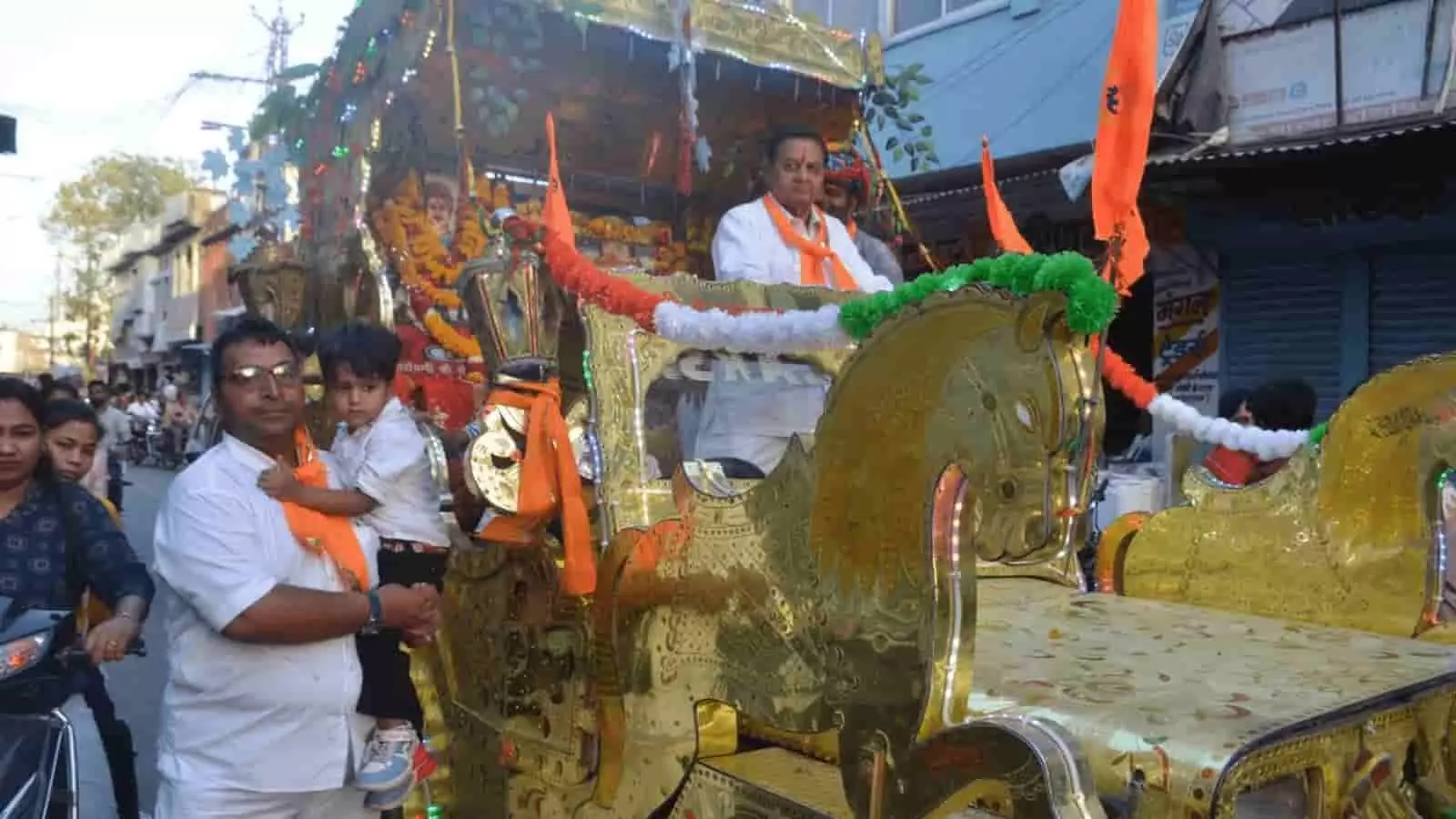 निंबाहेड़ा के प्रमुख मार्गों से सेन महाराज की शोभायात्रा निकालते हुए सेन समाज के श्रद्धालु। निंबाहेड़ा के प्रमुख मार्गों से सेन महाराज की शोभायात्रा निकालते हुए सेन समाज के श्रद्धालु।